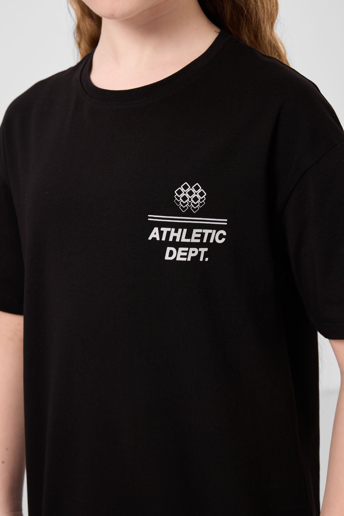 Image of Tricou negru din bumbac, cu guler rotund, croială oversize, imprimat, pentru fete - 75178