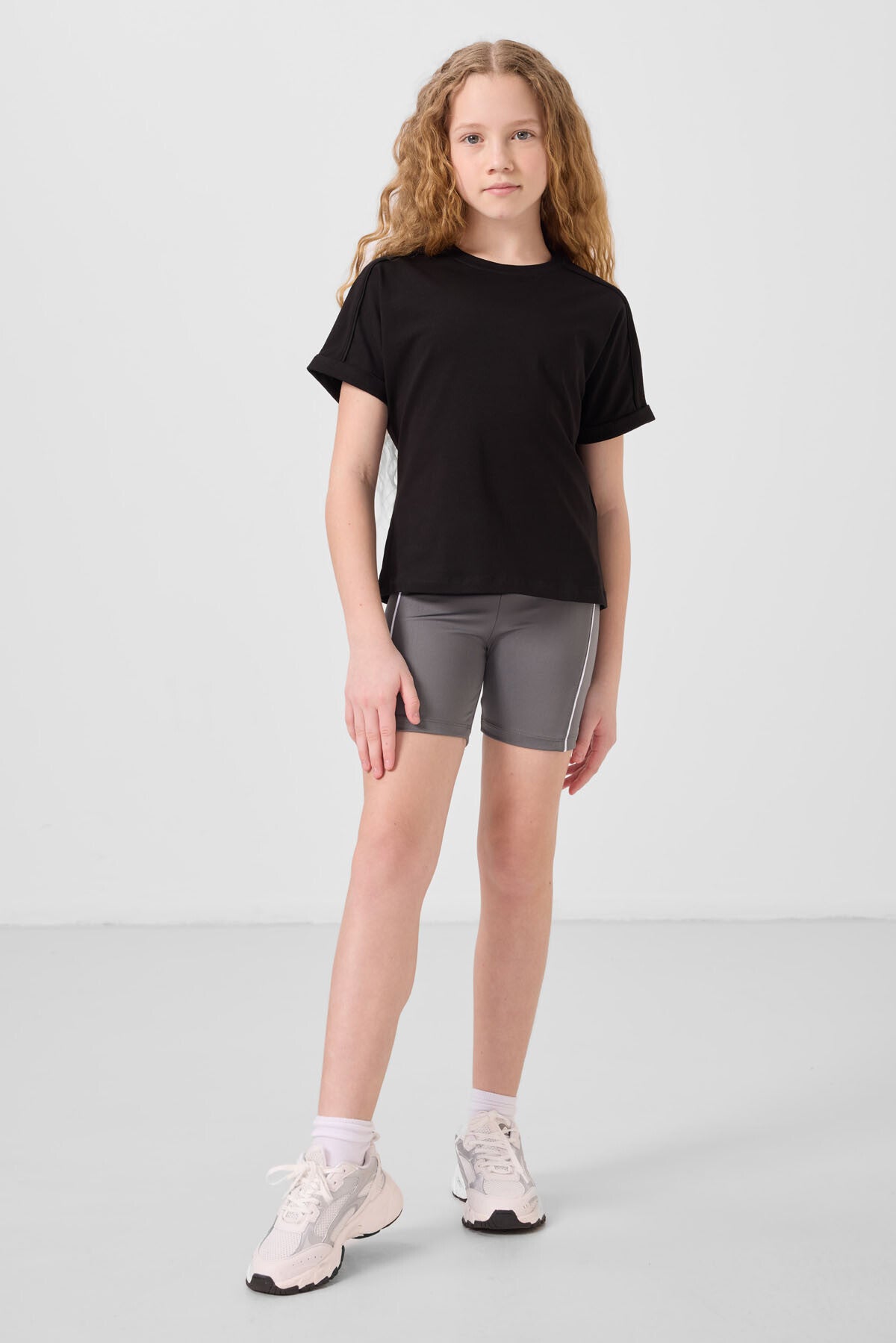 Image of Siyah Pamuklu O Yaka Oversize Fit Basic Kız Çocuk T-Shirt - 75182
