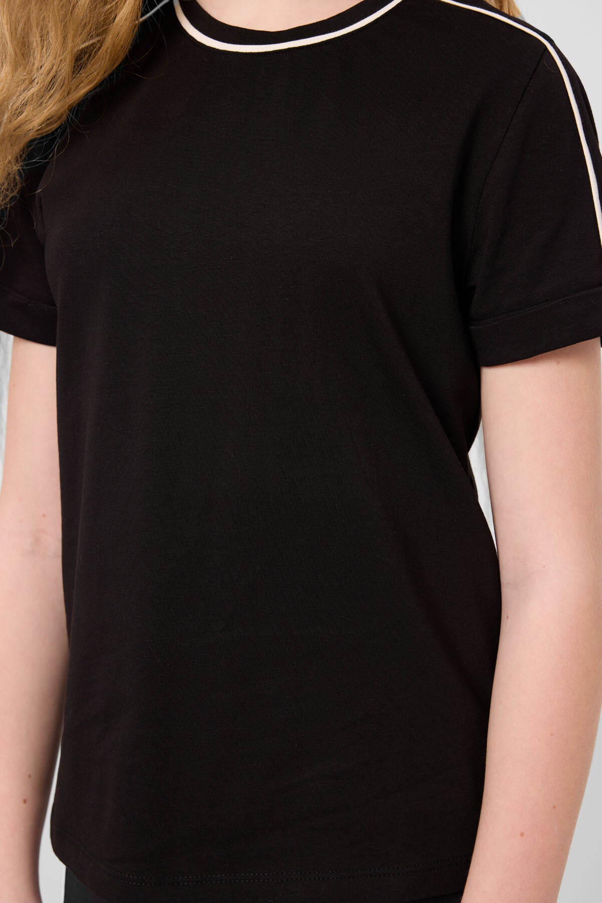 Image of Siyah Pamuklu O Yaka Standart Fit Basic Kız Çocuk T-Shirt - 75177