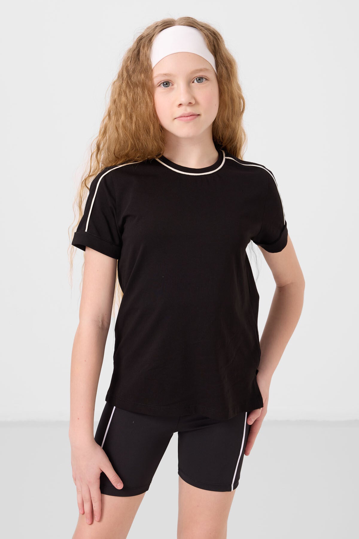 Image of Siyah Pamuklu O Yaka Standart Fit Basic Kız Çocuk T-Shirt - 75177