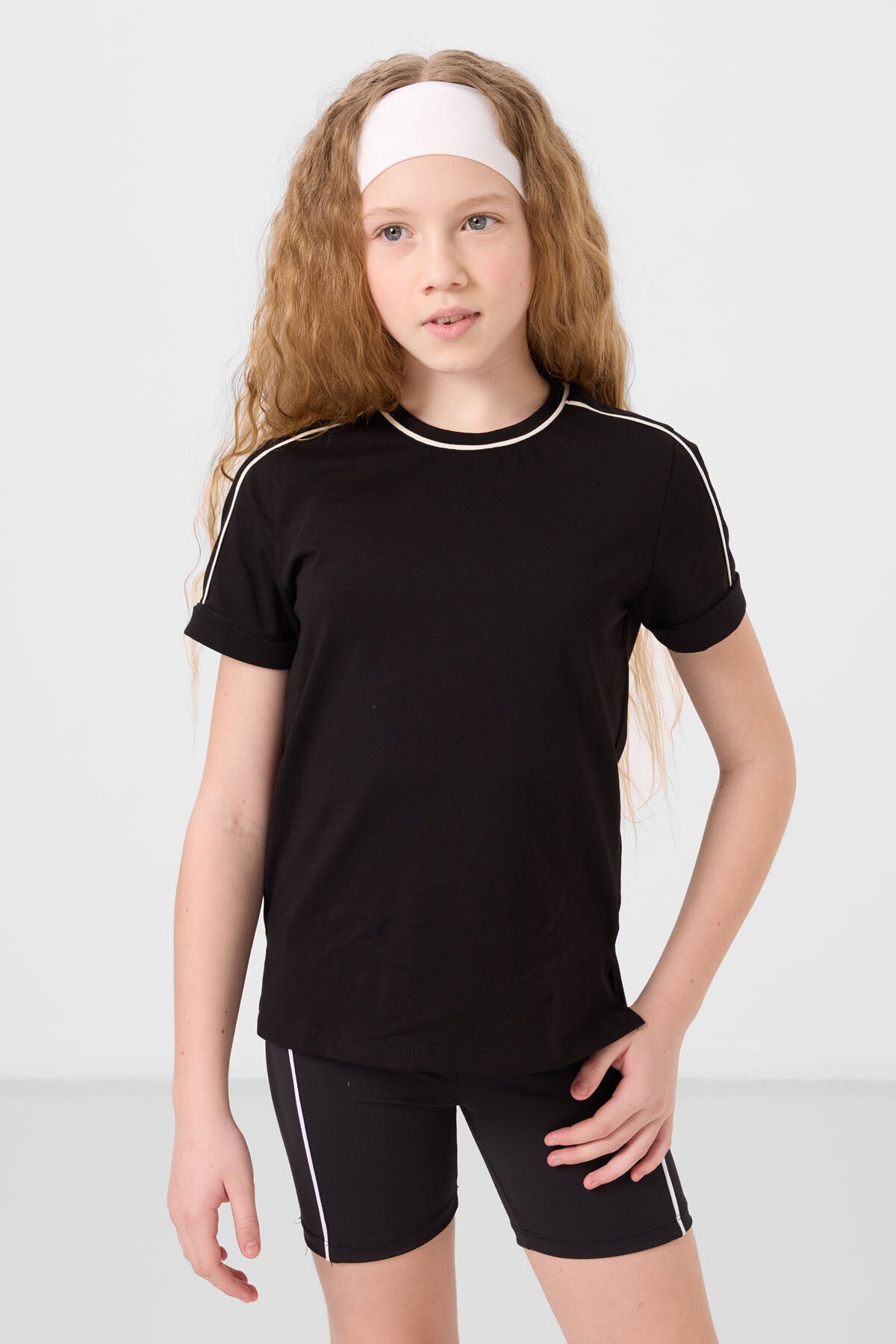 Image of Siyah Pamuklu O Yaka Standart Fit Basic Kız Çocuk T-Shirt - 75177