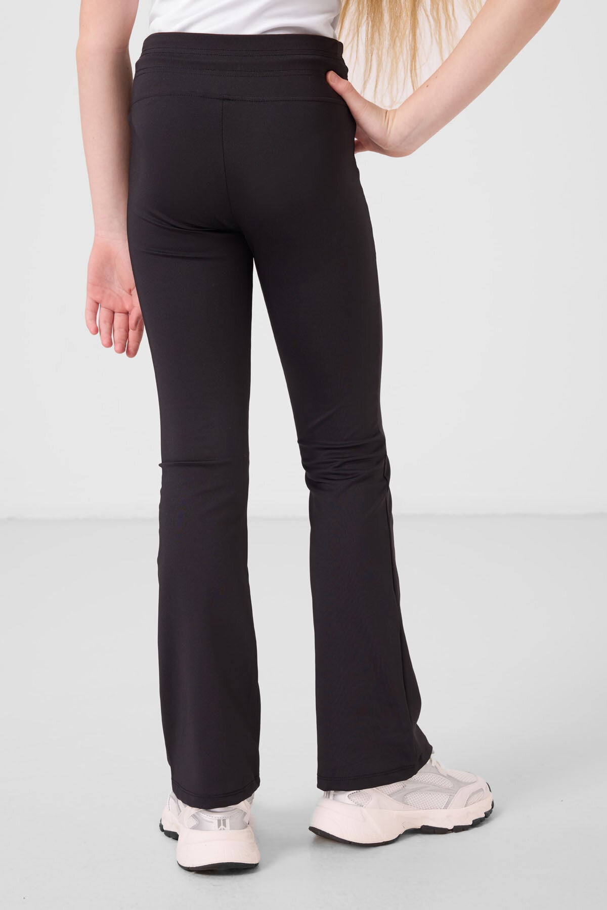 Image of Siyah Esnek Standart Fit Basic Performans İspanyol Paça Kız Çocuk Tayt - 75193