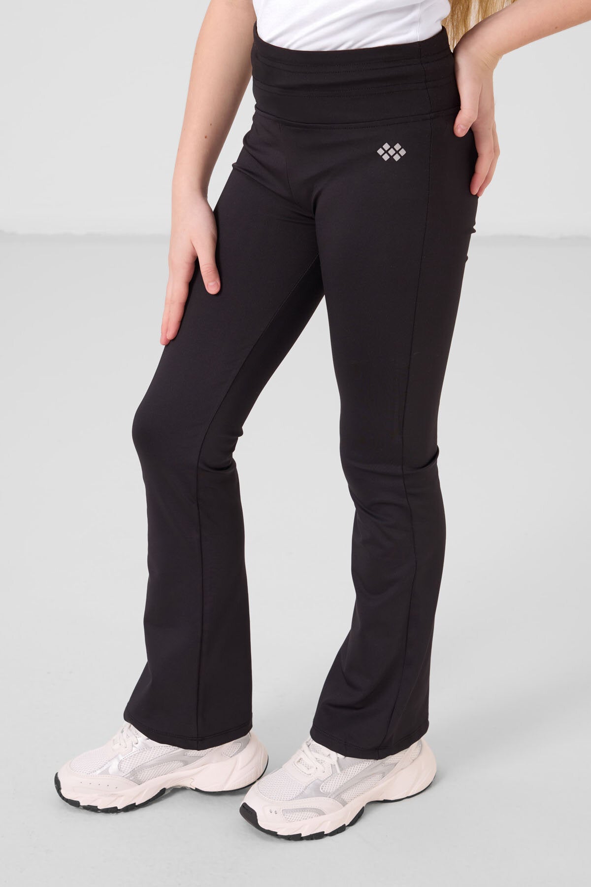 Image of Siyah Esnek Standart Fit Basic Performans İspanyol Paça Kız Çocuk Tayt - 75193