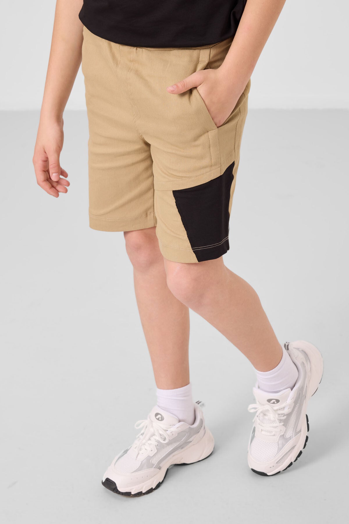Image of Siyah-Koyu Bej Pamuklu Oversize Fit Dokuma Hafif Esnek Chino Erkek Çocuk Şort Takım - 11275
