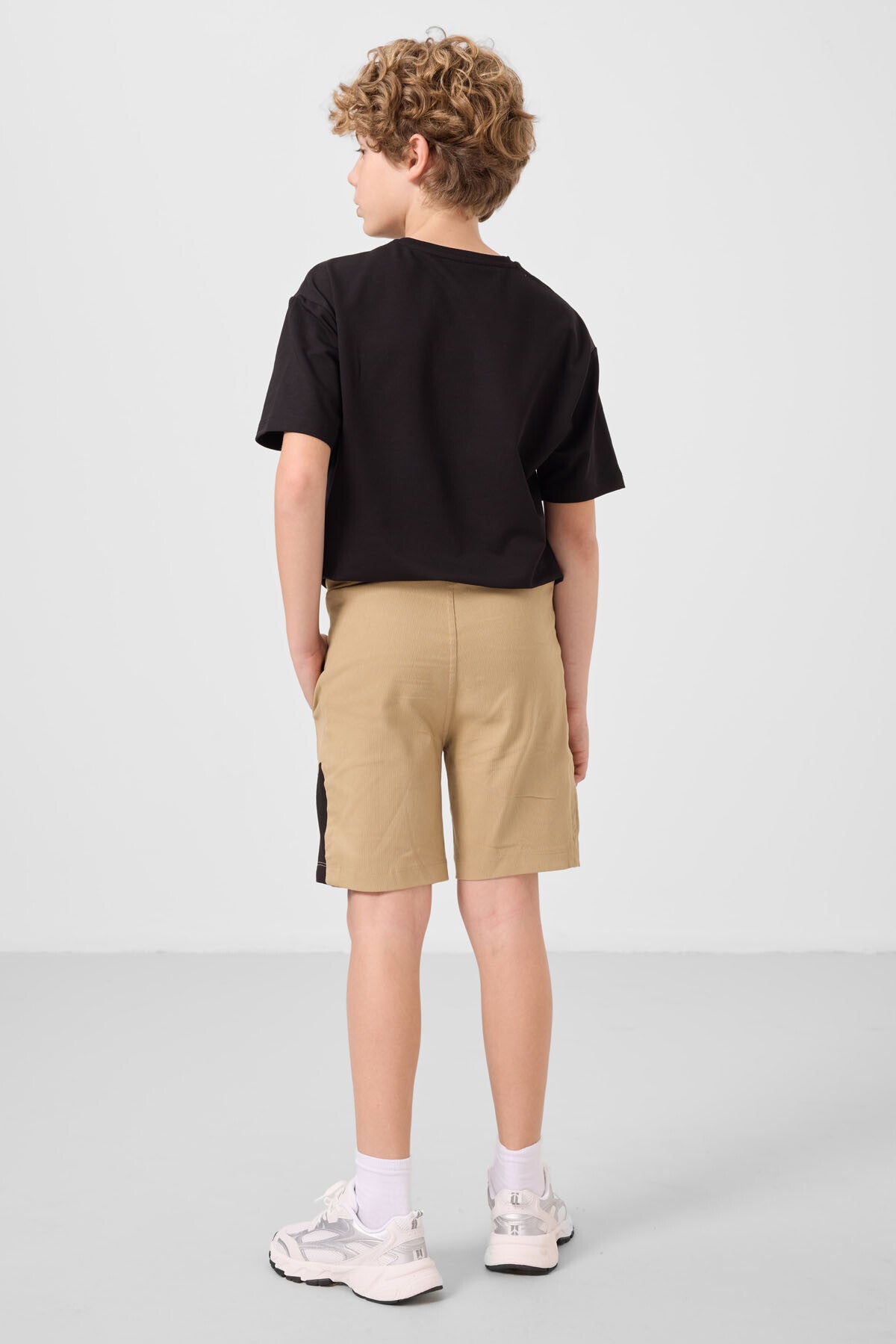 Image of Siyah-Koyu Bej Pamuklu Oversize Fit Dokuma Hafif Esnek Chino Erkek Çocuk Şort Takım - 11275