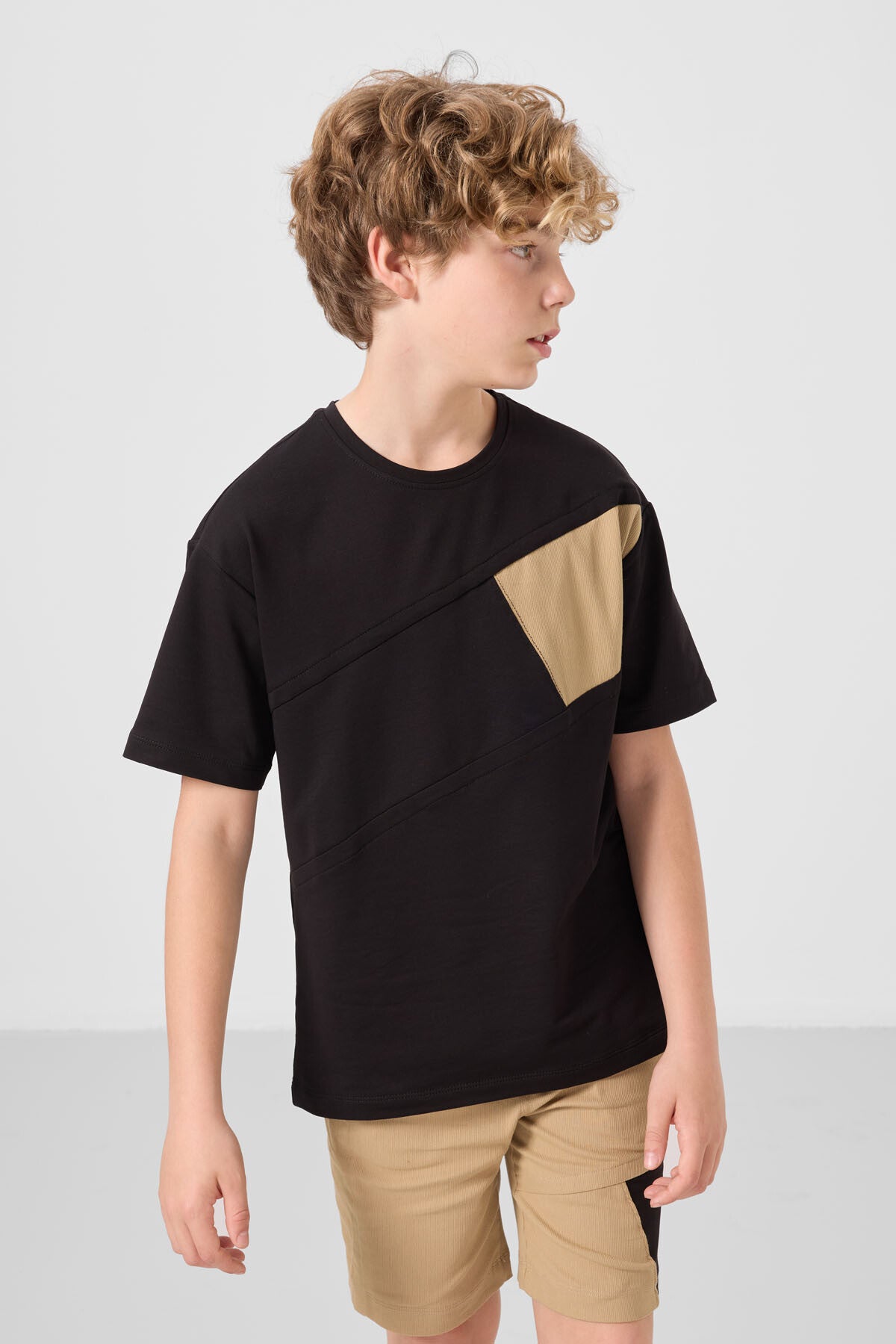 Image of Siyah-Koyu Bej Pamuklu Oversize Fit Dokuma Hafif Esnek Chino Erkek Çocuk Şort Takım - 11275