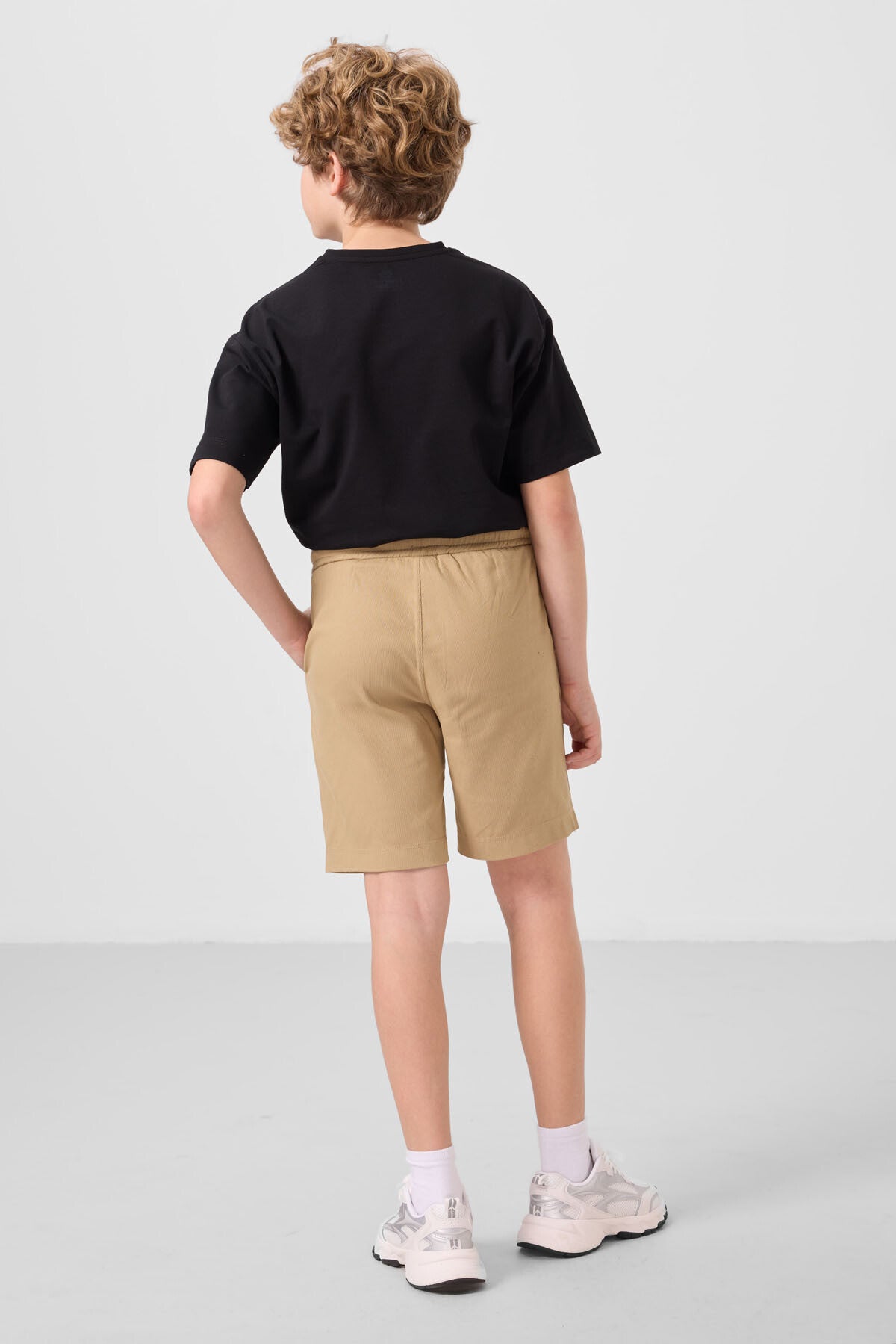 Image of Siyah-Koyu Bej Pamuklu Oversize Fit Dokuma Hafif Esnek Chino Erkek Çocuk Şort Takım - 11279