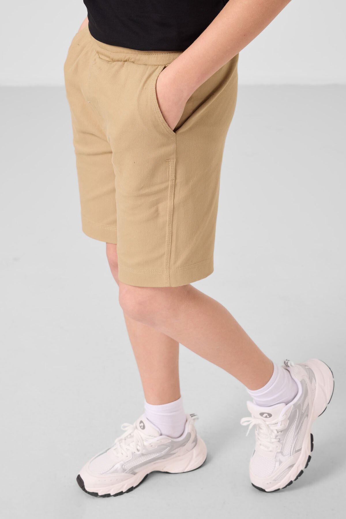 Image of Siyah-Koyu Bej Pamuklu Oversize Fit Dokuma Hafif Esnek Chino Erkek Çocuk Şort Takım - 11279