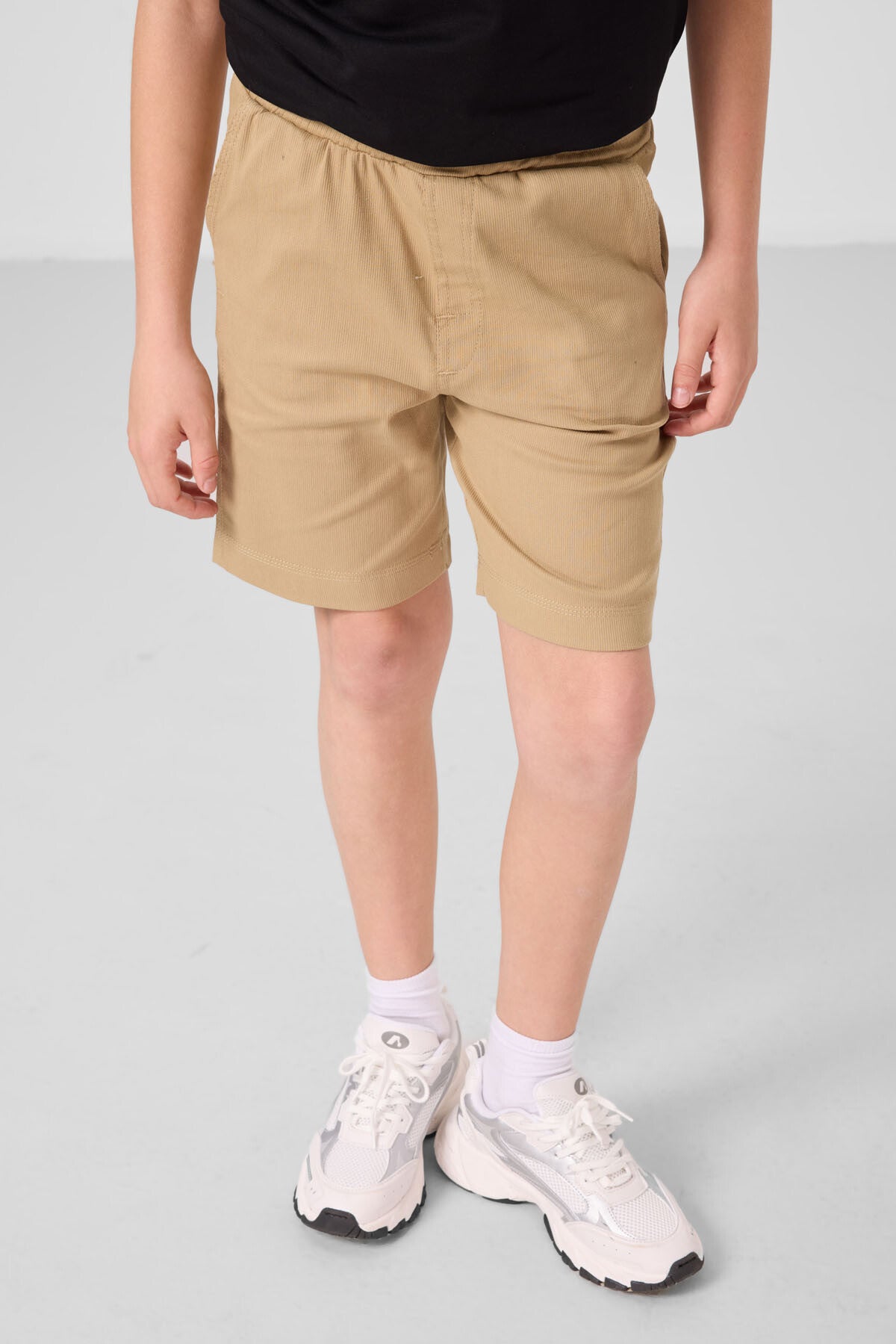 Image of Siyah-Koyu Bej Pamuklu Oversize Fit Dokuma Hafif Esnek Chino Erkek Çocuk Şort Takım - 11279