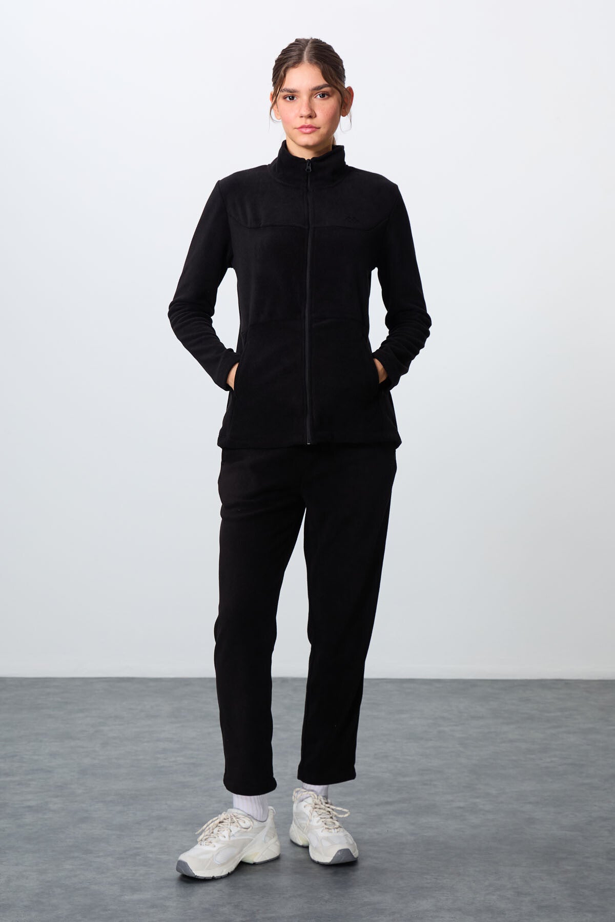 Image of Trening negru pentru femei, gros, moale, texturat, cu guler înalt, brodat, din fleece supradimensionat -95339
