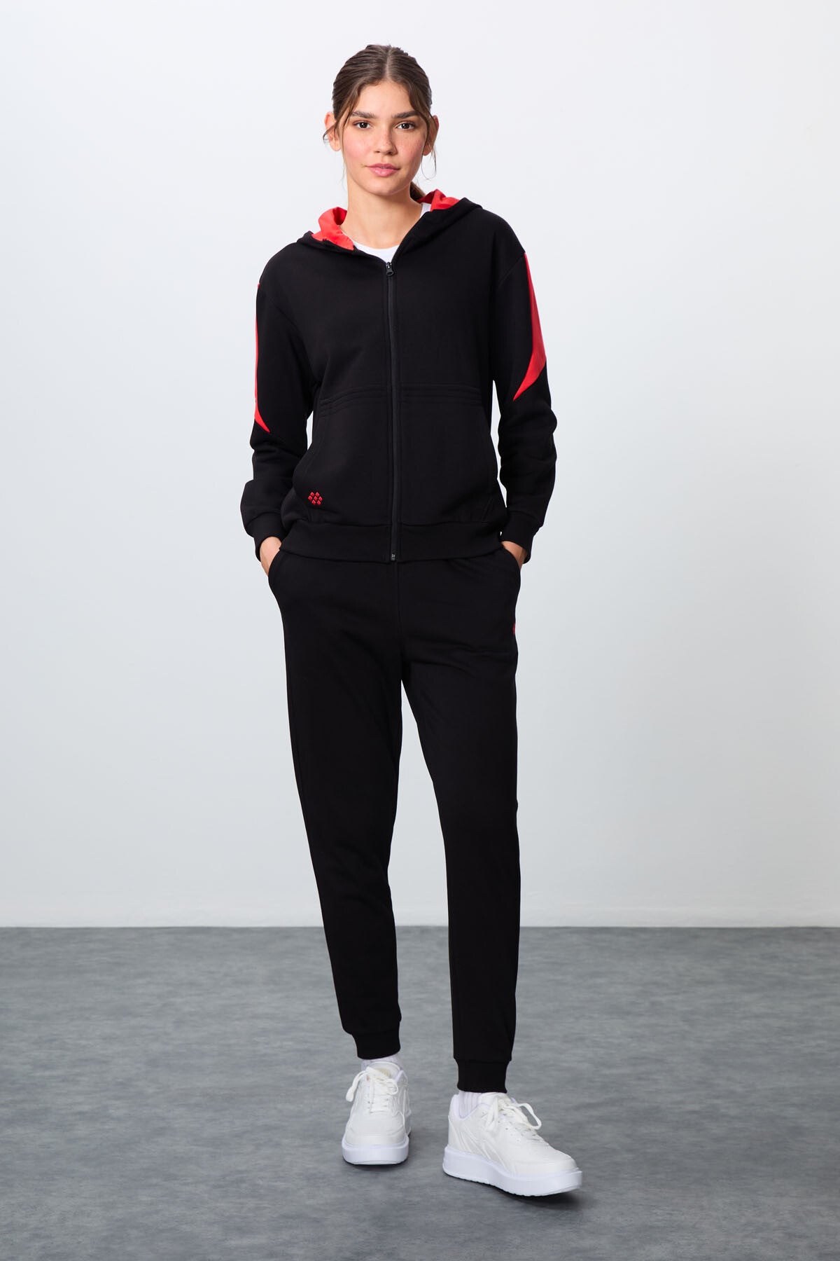 Image of Siyah Kompakt Pamuklu Kalın Pürüzsüz Dokulu Kapüşonlu Oversize Fit Kadın Eşofman Takım - 95343
