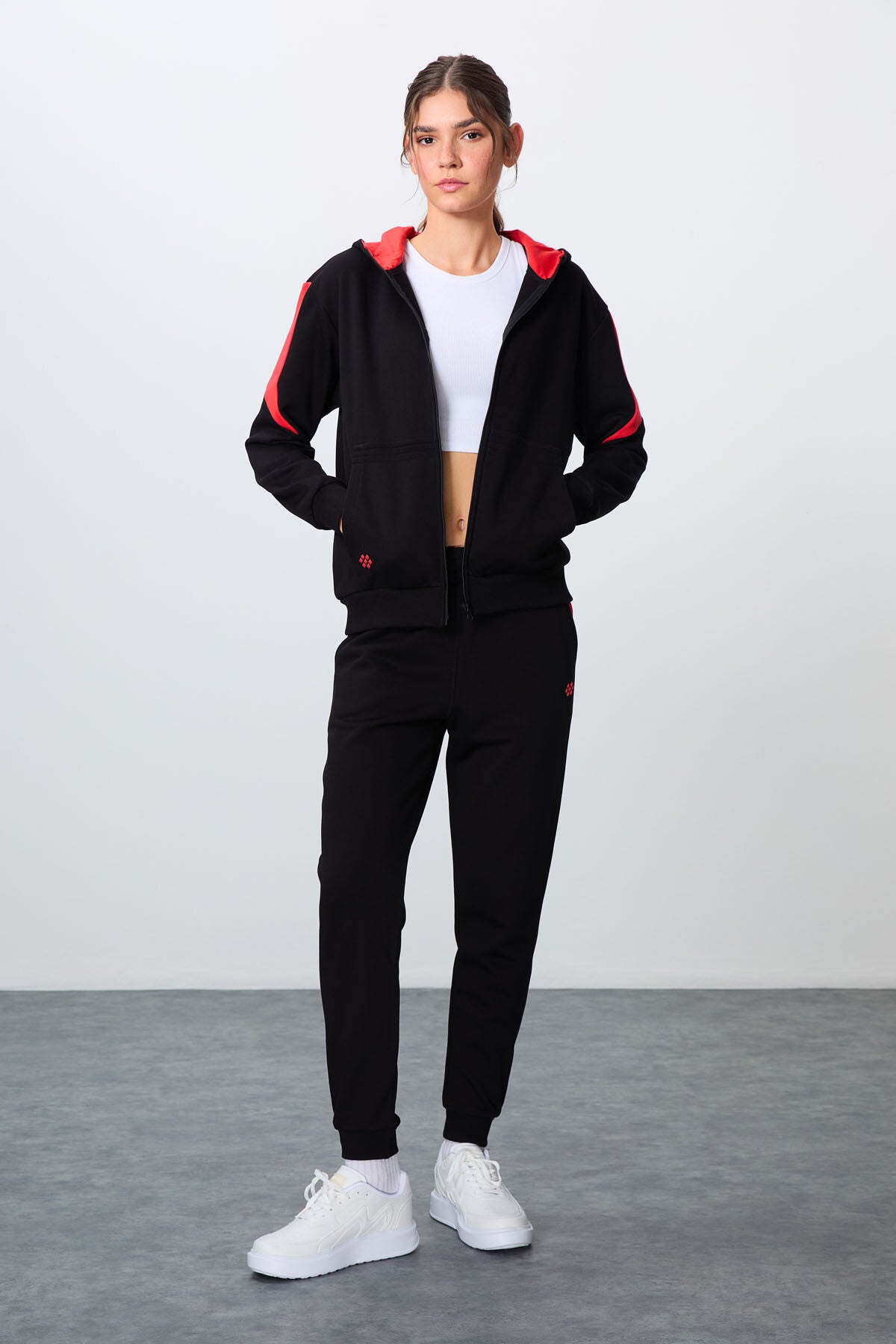Image of Siyah Kompakt Pamuklu Kalın Pürüzsüz Dokulu Kapüşonlu Oversize Fit Kadın Eşofman Takım - 95343