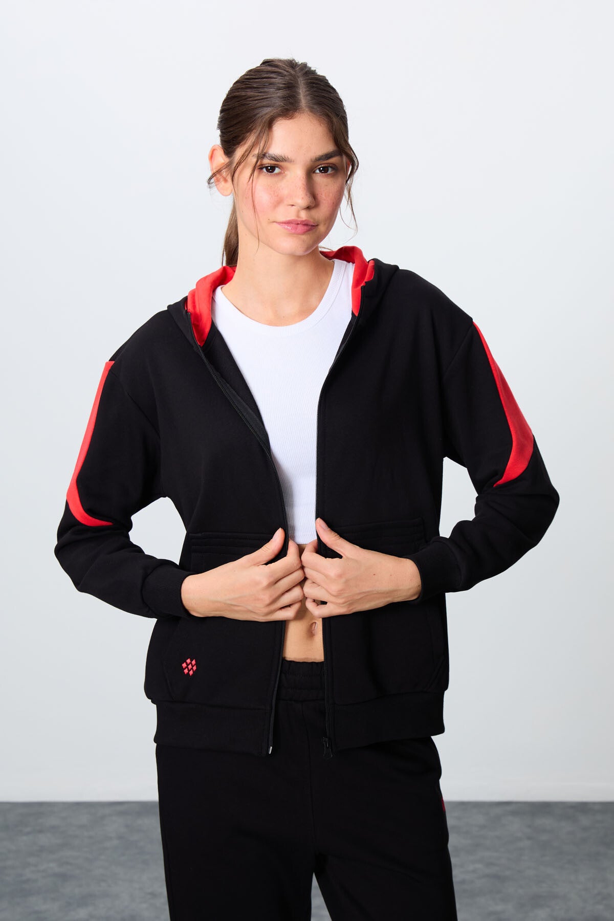 Image of Siyah Kompakt Pamuklu Kalın Pürüzsüz Dokulu Kapüşonlu Oversize Fit Kadın Eşofman Takım - 95343