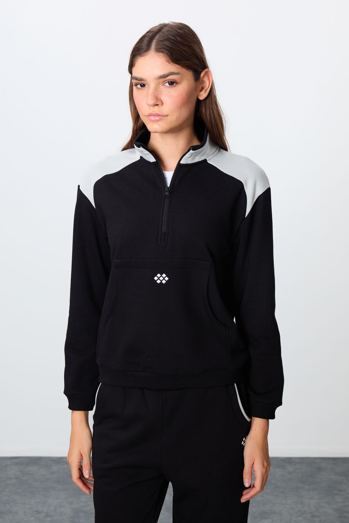 Image of Siyah Kompakt Pamuklu Kalın Pürüzsüz Dokulu Dik Yaka Oversize Fit Kadın Eşofman Takım - 95342