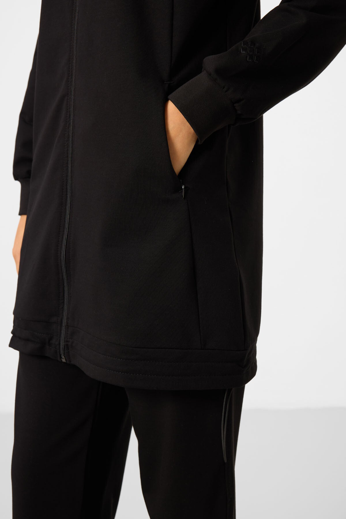 Image of Siyah Dik Yaka Fermuarlı Pamuklu Kadın Eşofman Tunik Takım - 95346