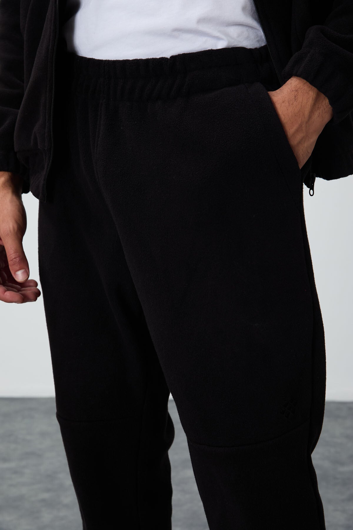 Image of Siyah Kalın Yumuşak Dokulu Comfort Fit Nakışlı Erkek Eşofman Takım - 85269