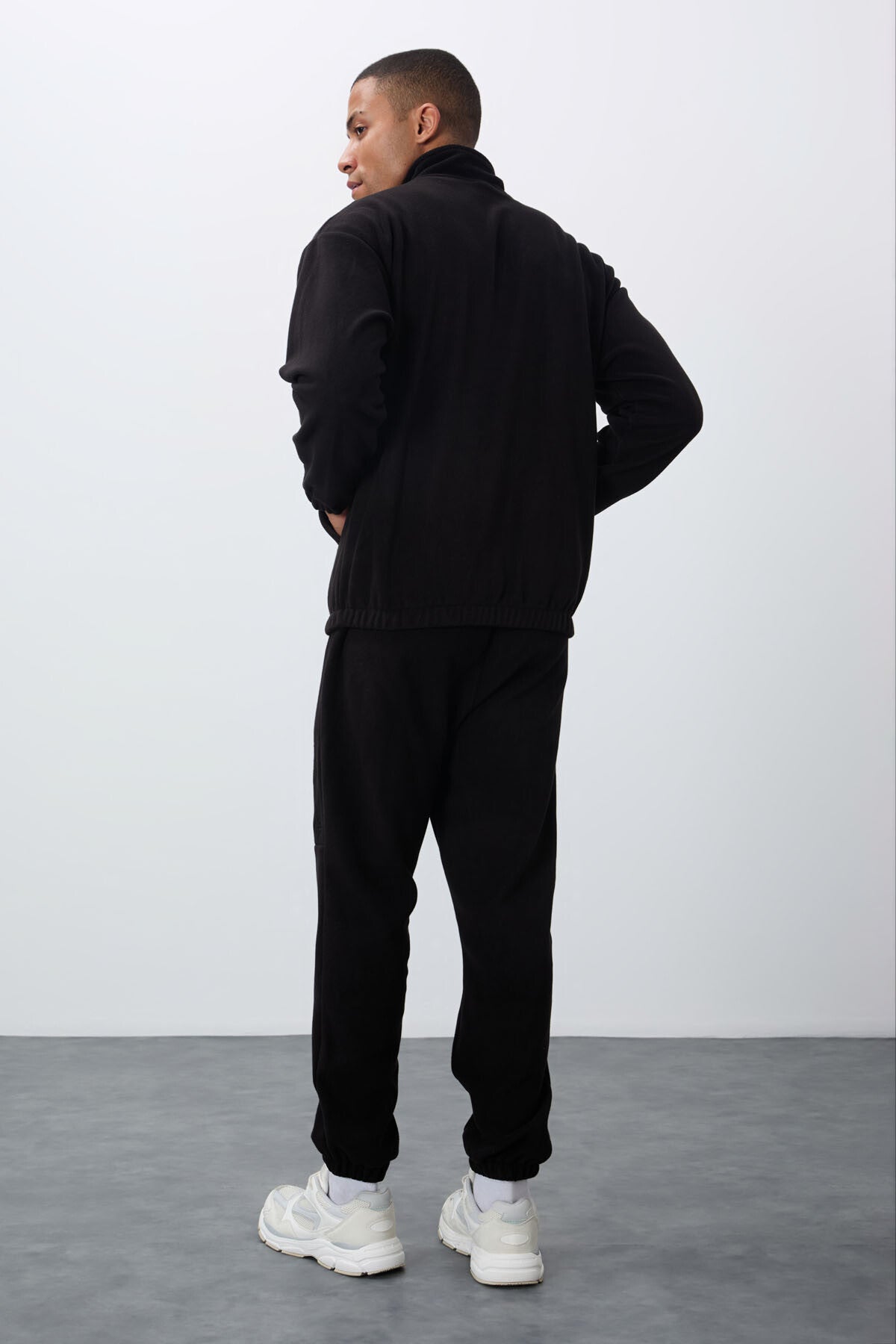 Image of Siyah Kalın Yumuşak Dokulu Comfort Fit Nakışlı Erkek Eşofman Takım - 85269