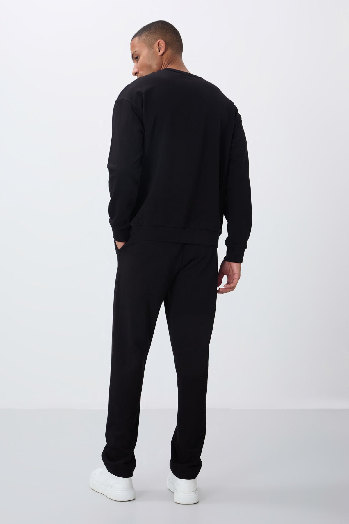 Image of Trening bărbătesc negru, compact, din bumbac, gros, texturat, cu guler în O, croială confortabilă -85263