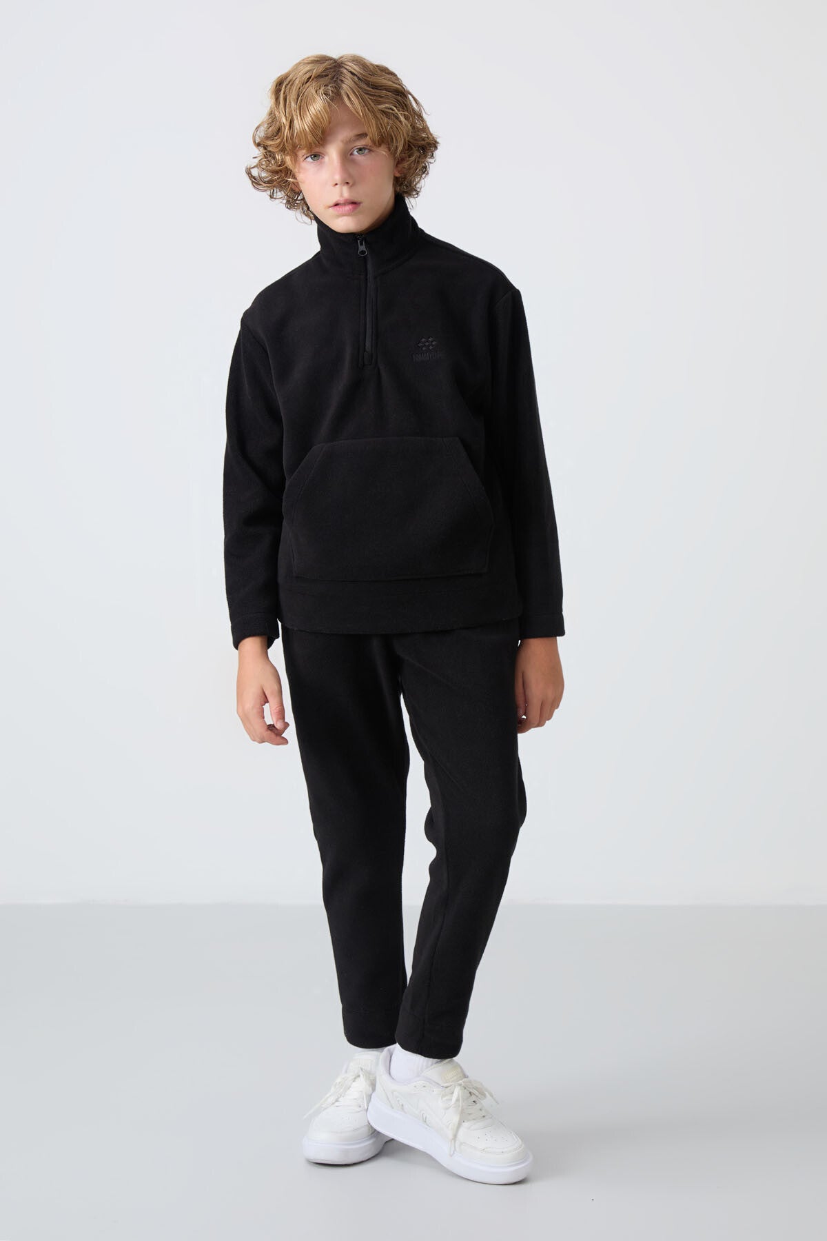 Image of Trening negru gros, texturat, croială standard, din fleece brodat, pentru băieți - 11218