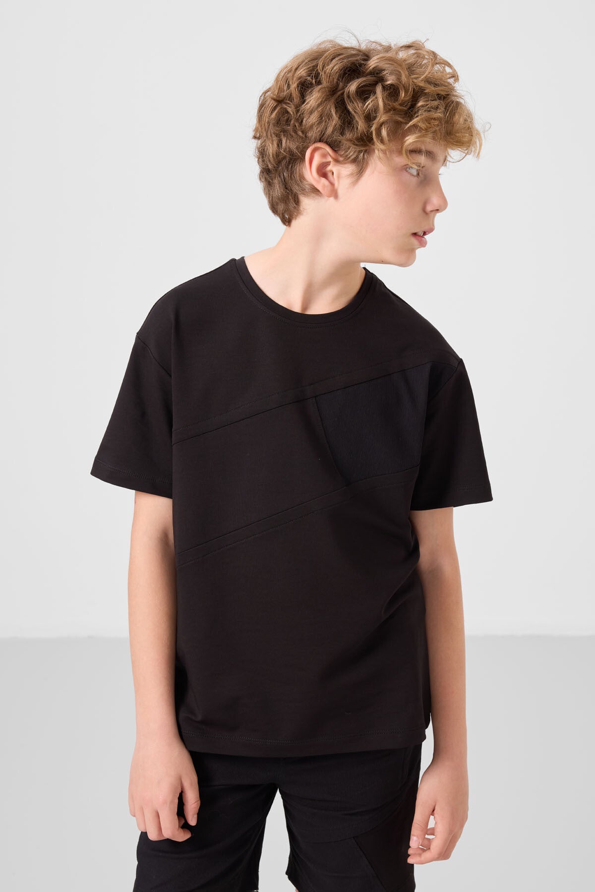 Image of Siyah Pamuklu Oversize Fit Dokuma Hafif Esnek Chino Erkek Çocuk Şort Takım - 11275