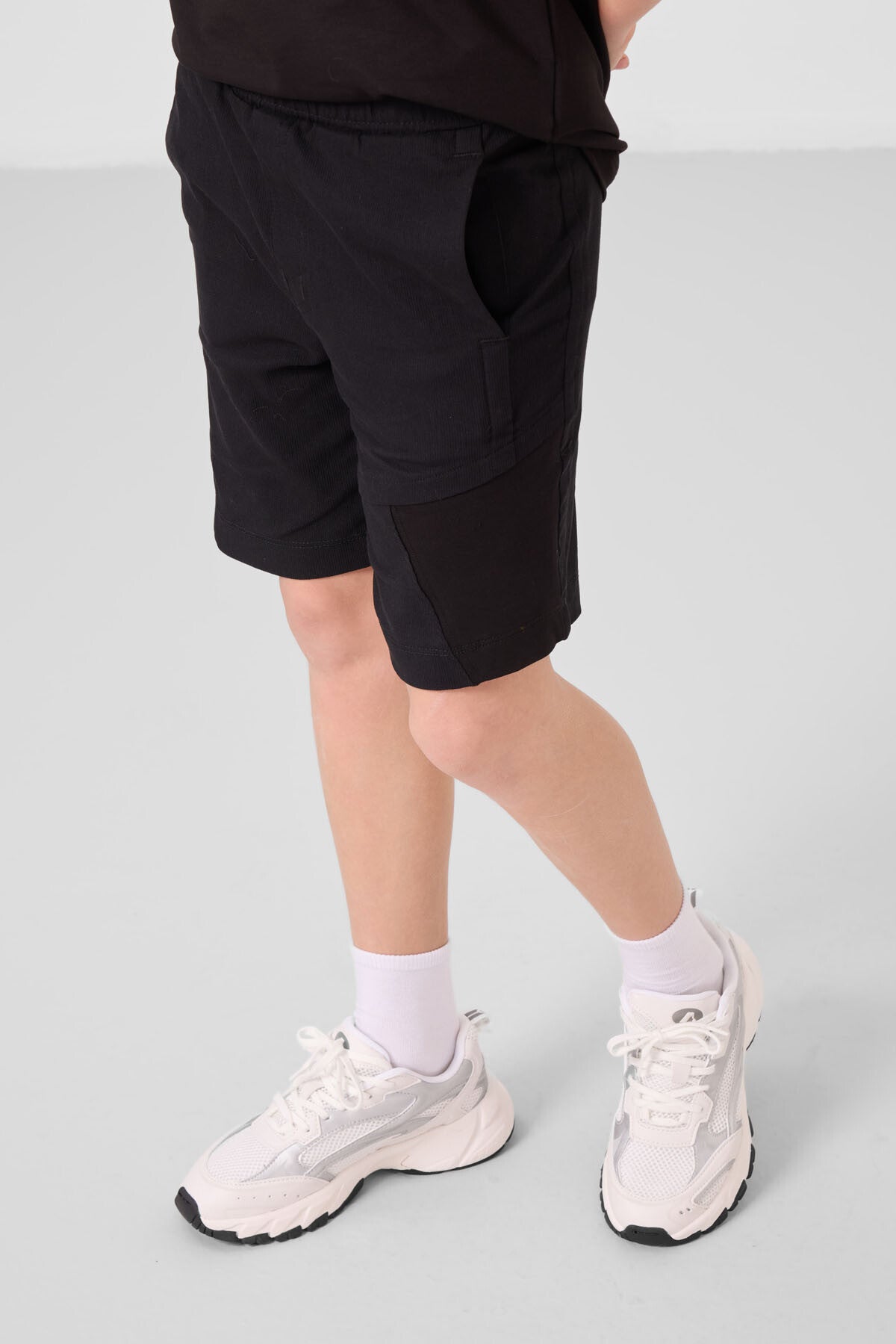 Image of Siyah Pamuklu Oversize Fit Dokuma Hafif Esnek Chino Erkek Çocuk Şort Takım - 11275