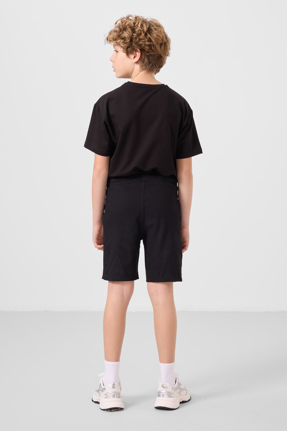 Image of Siyah Pamuklu Oversize Fit Dokuma Hafif Esnek Chino Erkek Çocuk Şort Takım - 11275