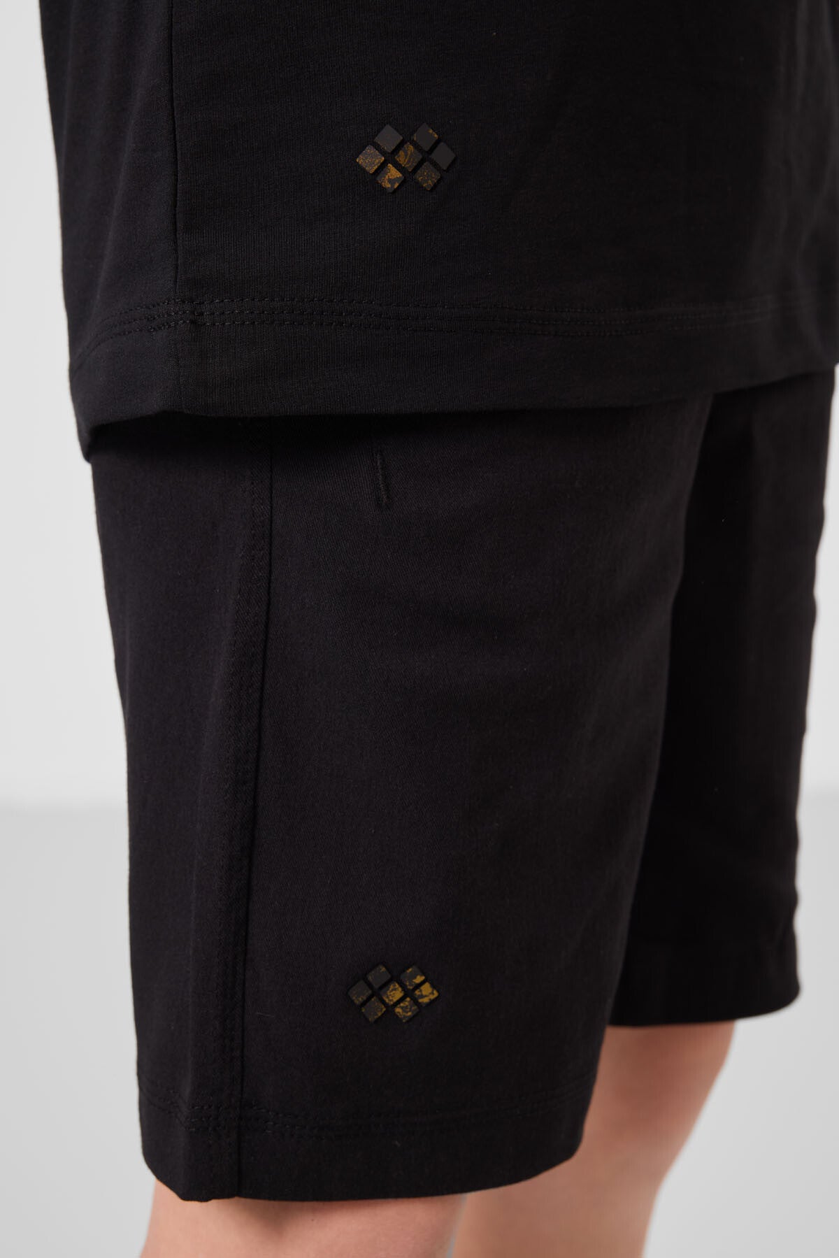 Image of Siyah Pamuklu Oversize Fit Dokuma Hafif Esnek Chino Erkek Çocuk Şort Takım - 11277