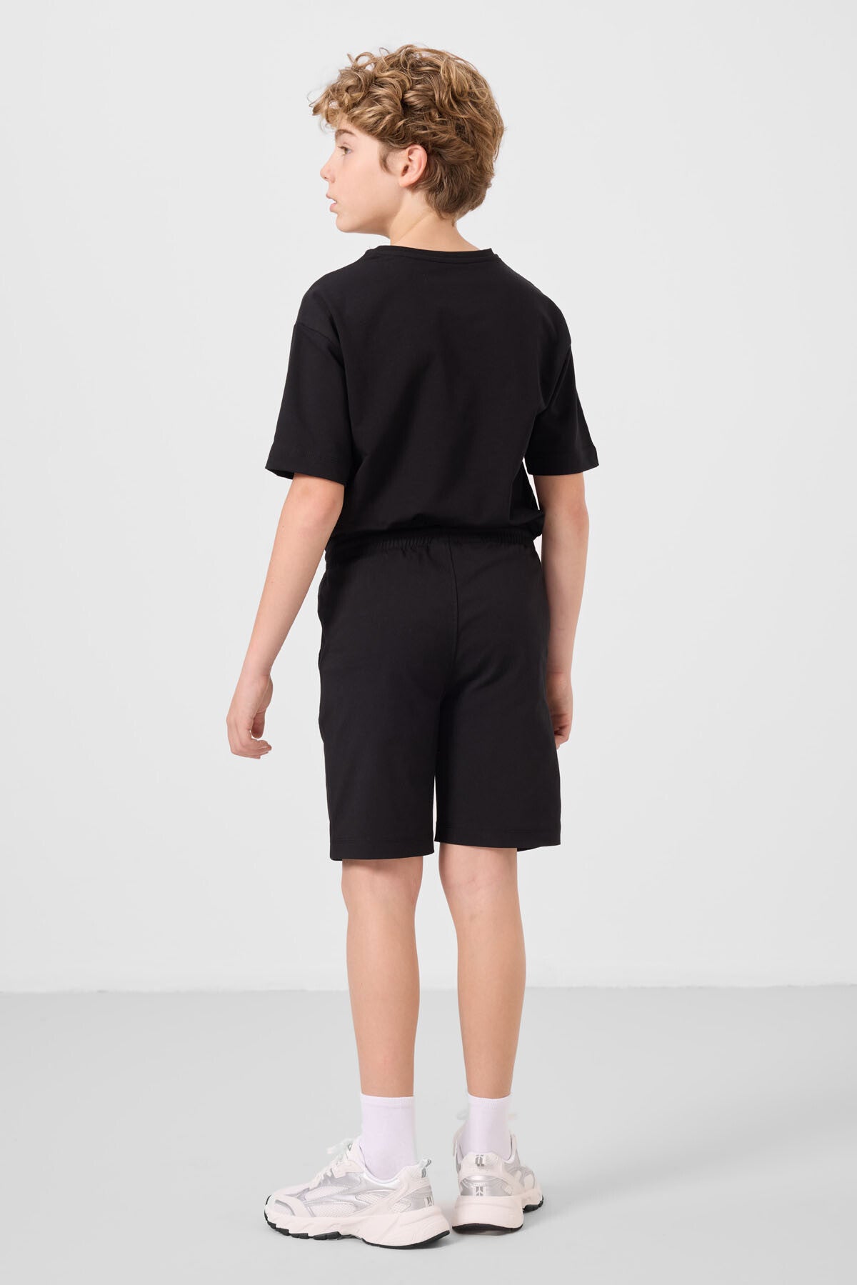 Image of Siyah Pamuklu Oversize Fit Dokuma Hafif Esnek Chino Erkek Çocuk Şort Takım - 11277