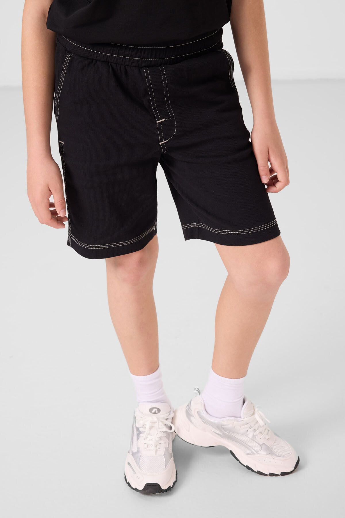 Image of Siyah Pamuklu Oversize Fit Dokuma Hafif Esnek Chino Erkek Çocuk Şort Takım - 11279