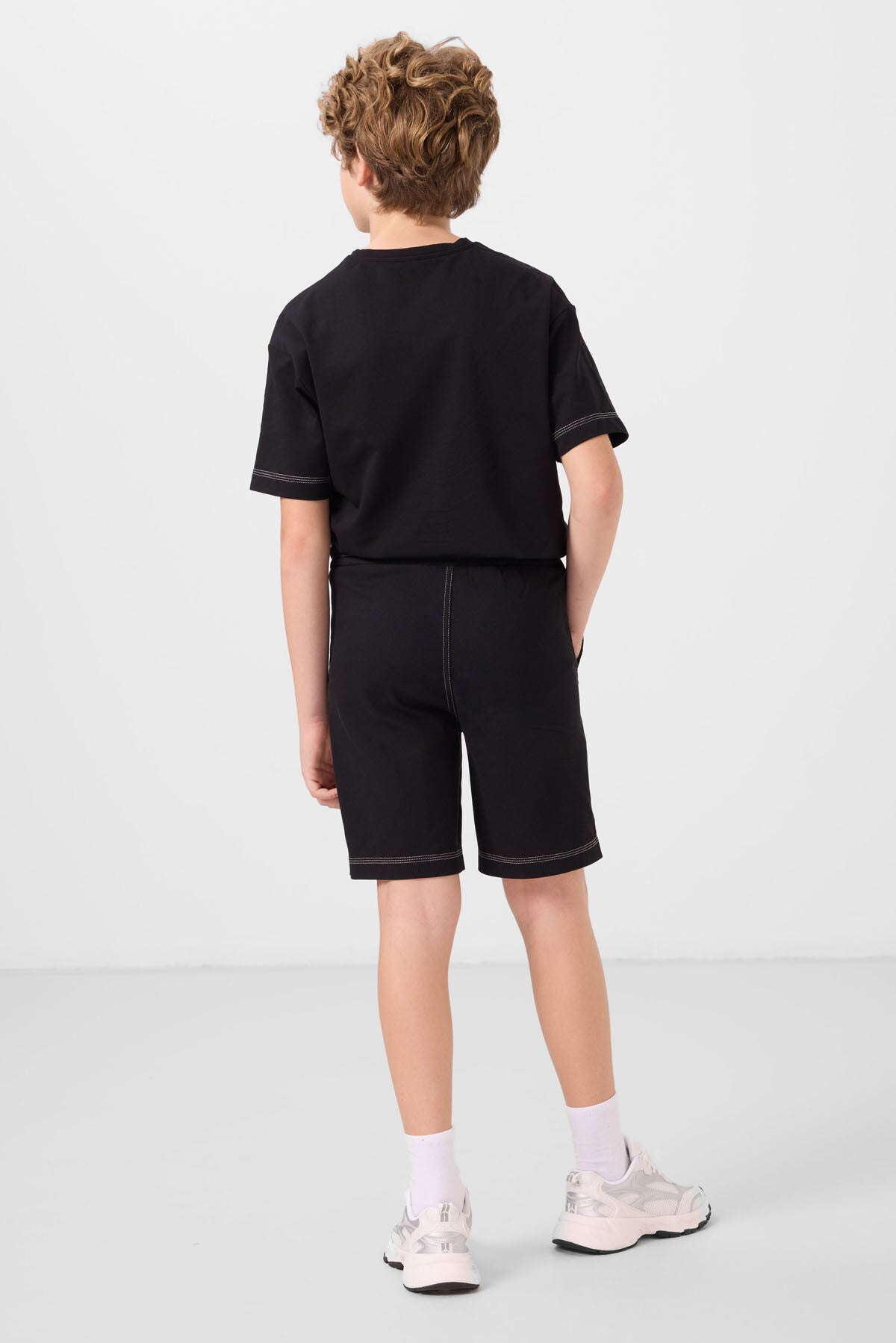 Image of Siyah Pamuklu Oversize Fit Dokuma Hafif Esnek Chino Erkek Çocuk Şort Takım - 11279