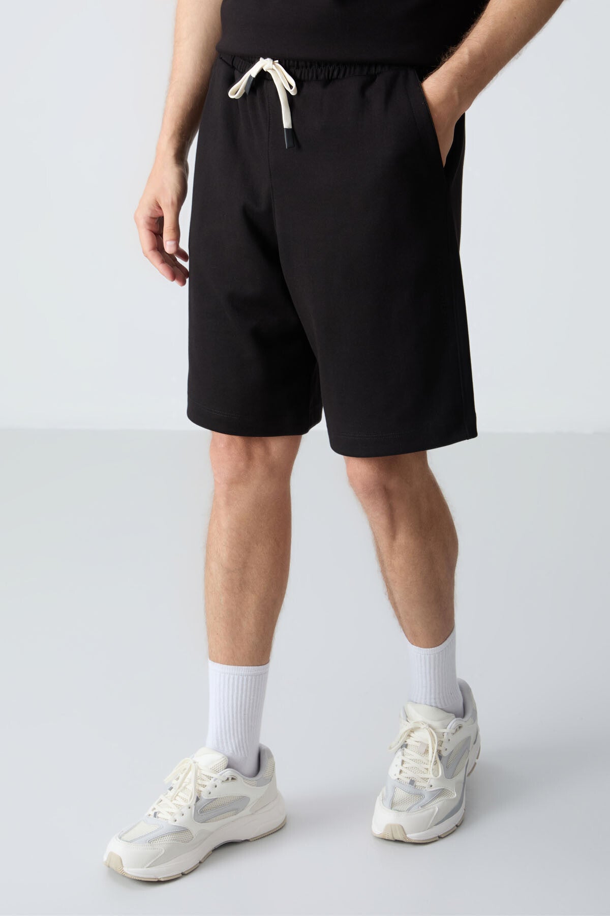 Image of Siyah Pamuklu Kalın Yumuşak Dokulu Oversize Fit Basic Erkek Şort Takım - 85257