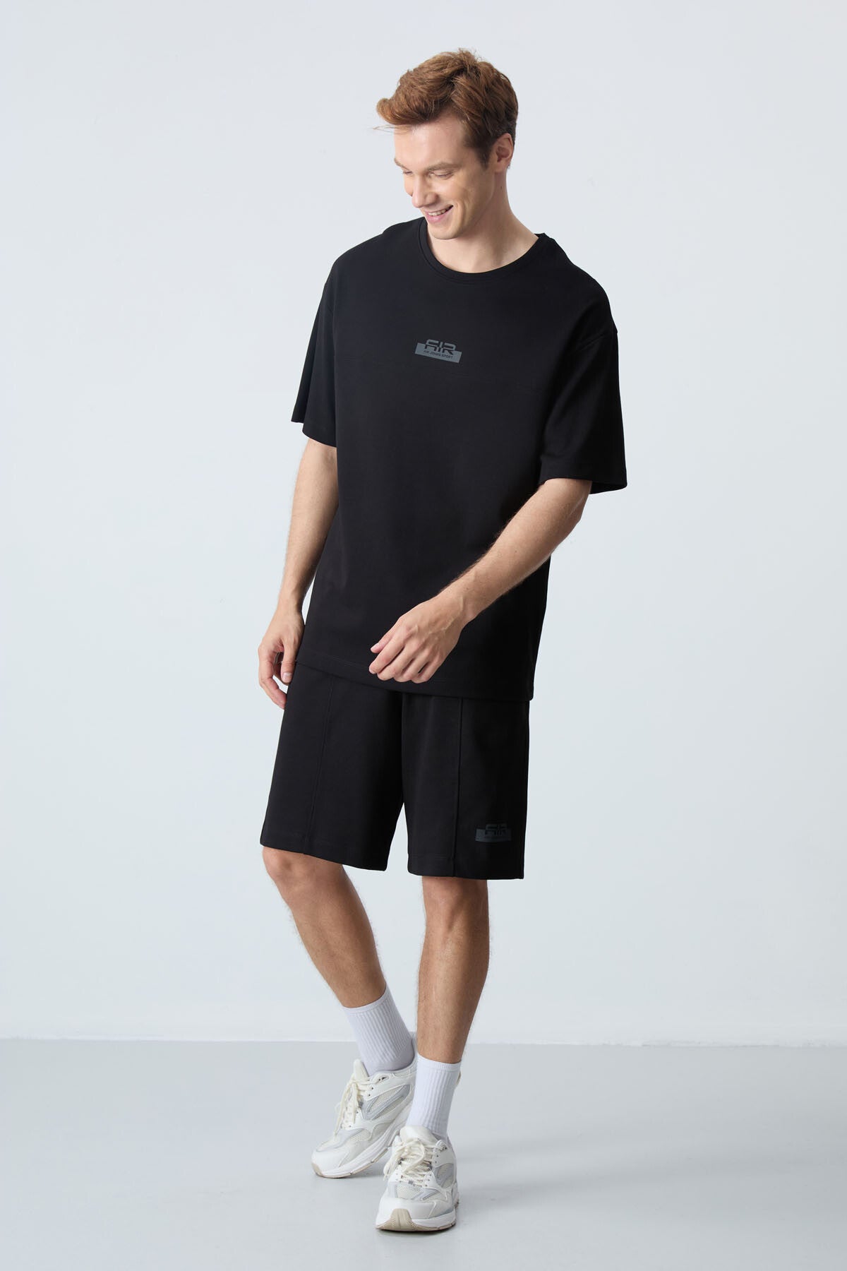 Image of Siyah Pamuklu Kalın Yumuşak Dokulu Oversize Fit Basic Erkek Şort Takım - 85259