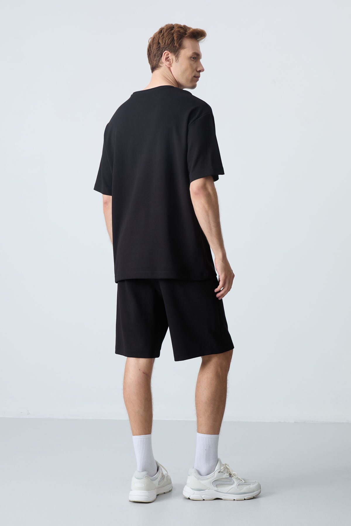 Image of Siyah Pamuklu Kalın Yumuşak Dokulu Oversize Fit Basic Erkek Şort Takım - 85259