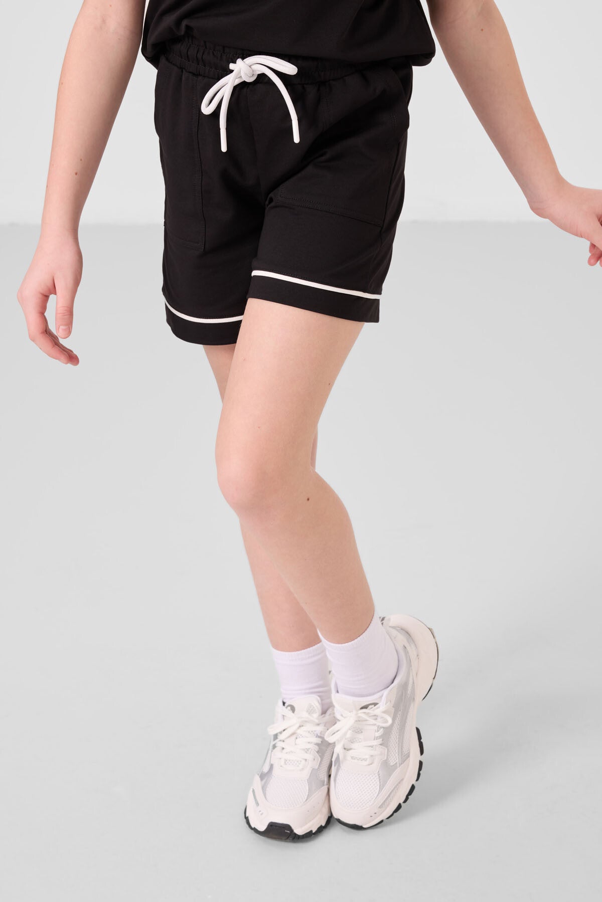 Image of Siyah Pamuklu Yumuşak Dokulu Standart Fit Basic Kız Çocuk Şort Takım - 75183
