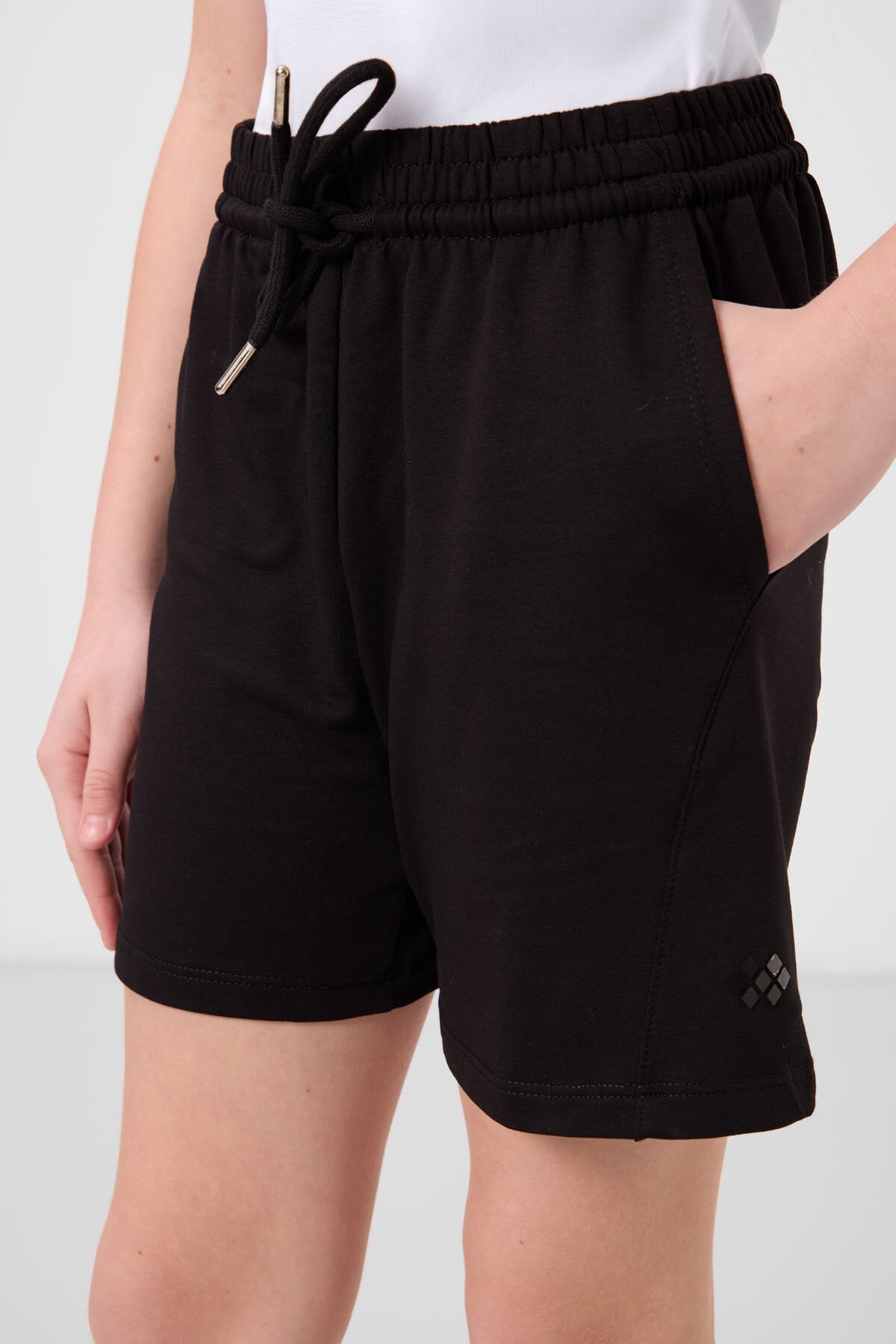 Image of Set pantaloni scurți basic pentru fete, din bumbac negru, texturat moale, croială standard - 75184