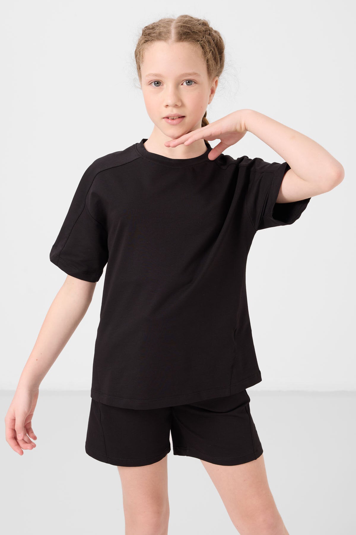Image of Siyah Pamuklu Yumuşak Dokulu Standart Fit Basic Kız Çocuk Şort Takım - 75184