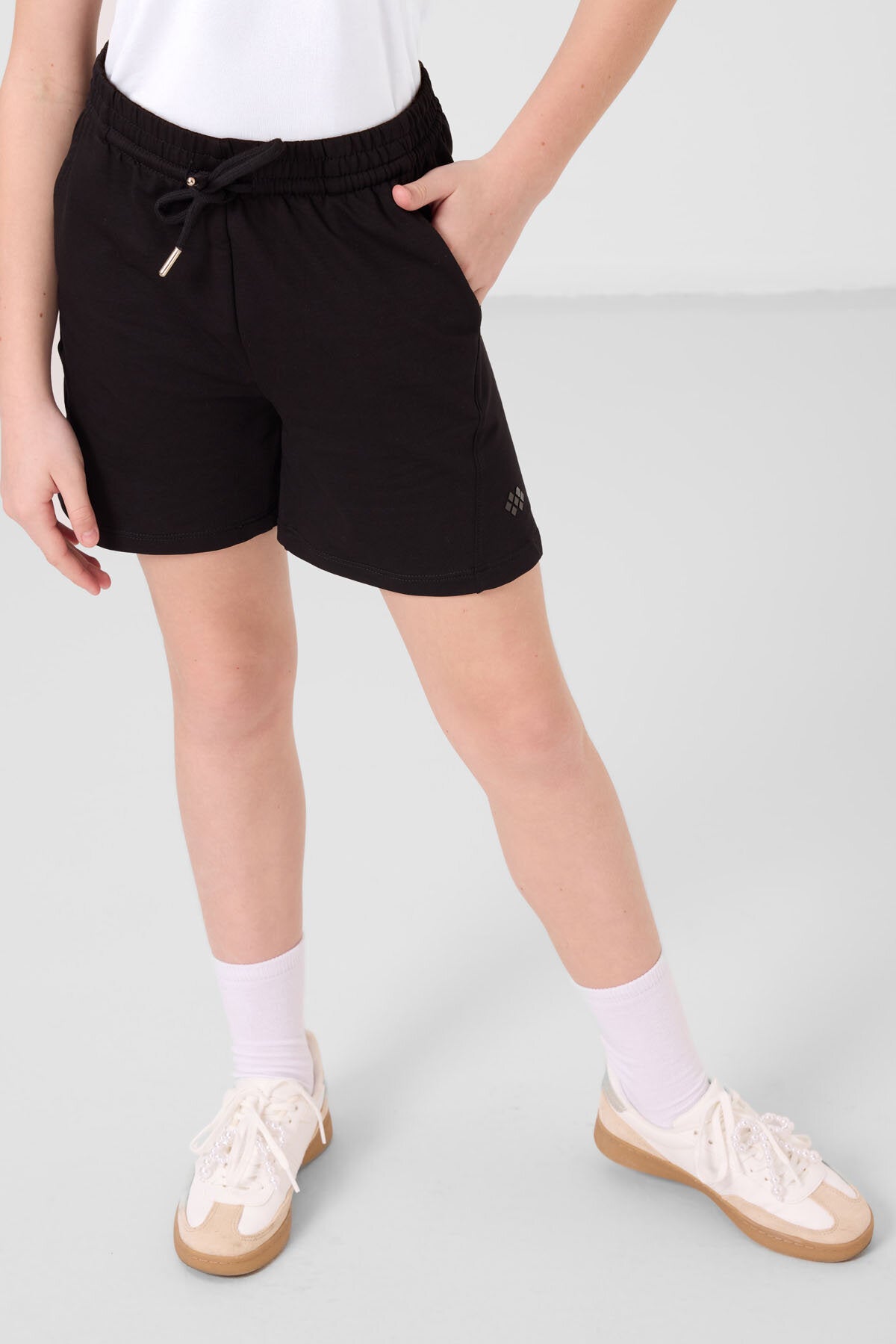 Image of Siyah Pamuklu Yumuşak Dokulu Standart Fit Basic Kız Çocuk Şort Takım - 75184
