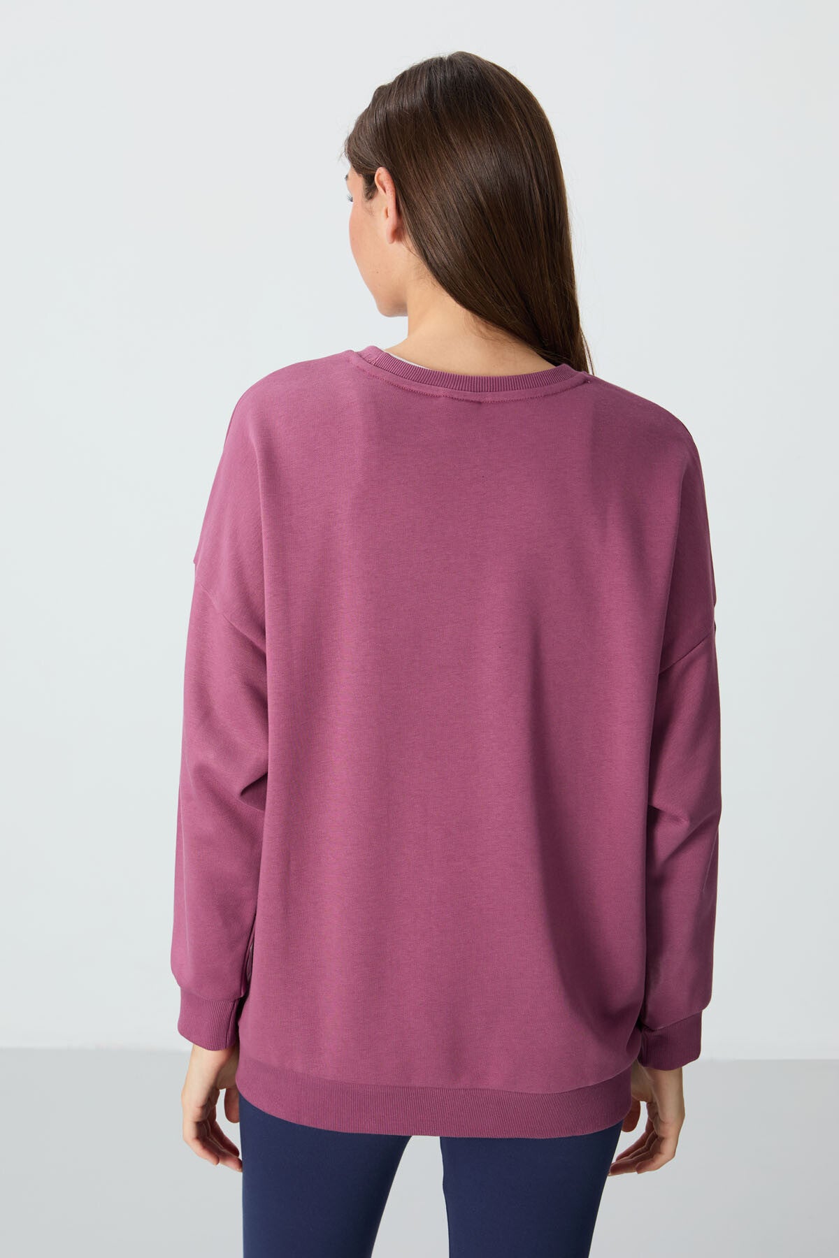 Image of Soft Vişne Kompakt Pamuklu Kalın Pürüzsüz Dokulu O Yaka Oversize Fit Kadın Sweatshirt - 97288