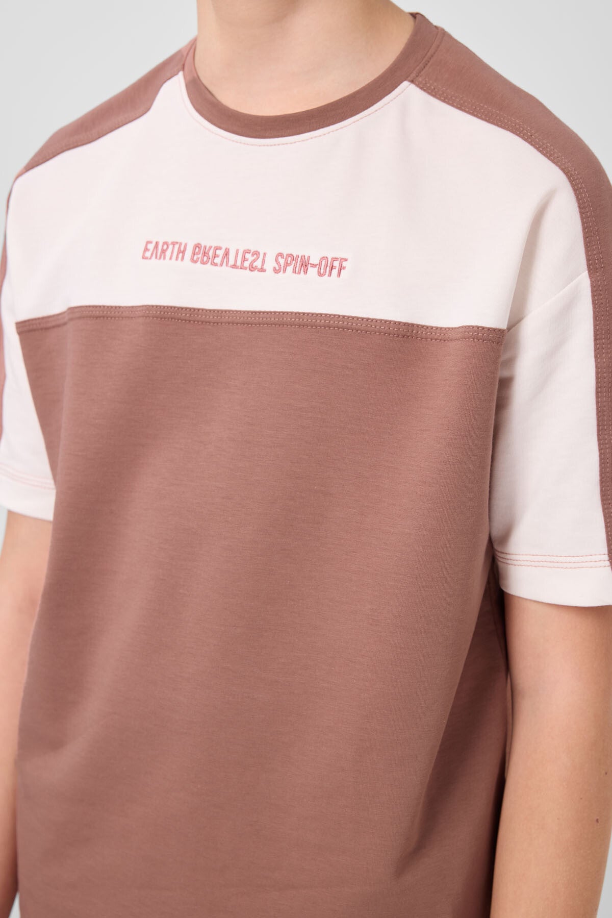Image of Tarçın Pamuklu Yumuşak Dokulu Oversize Fit Nakışlı Erkek Çocuk T-Shirt - 11290