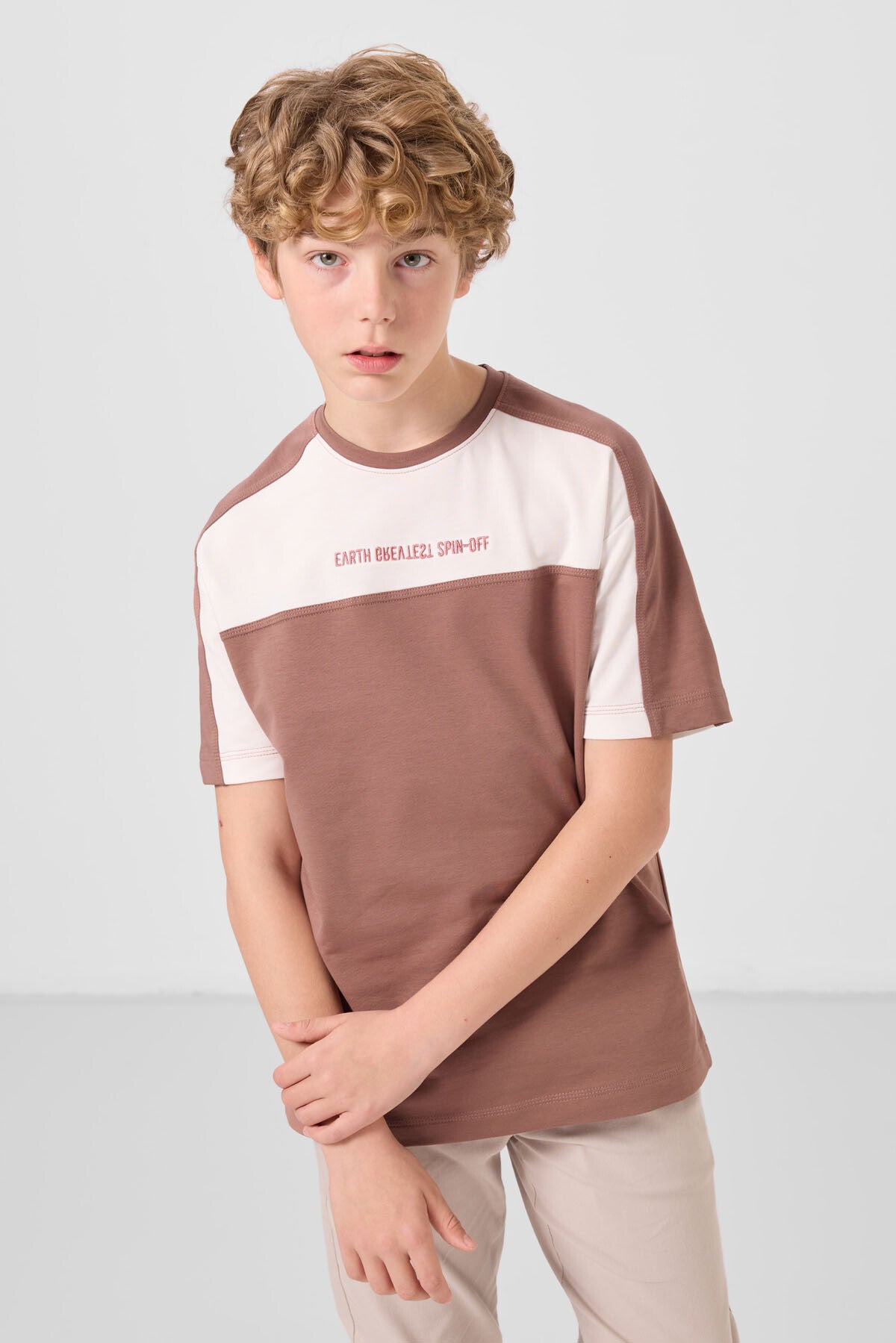 Image of Tarçın Pamuklu Yumuşak Dokulu Oversize Fit Nakışlı Erkek Çocuk T-Shirt - 11290