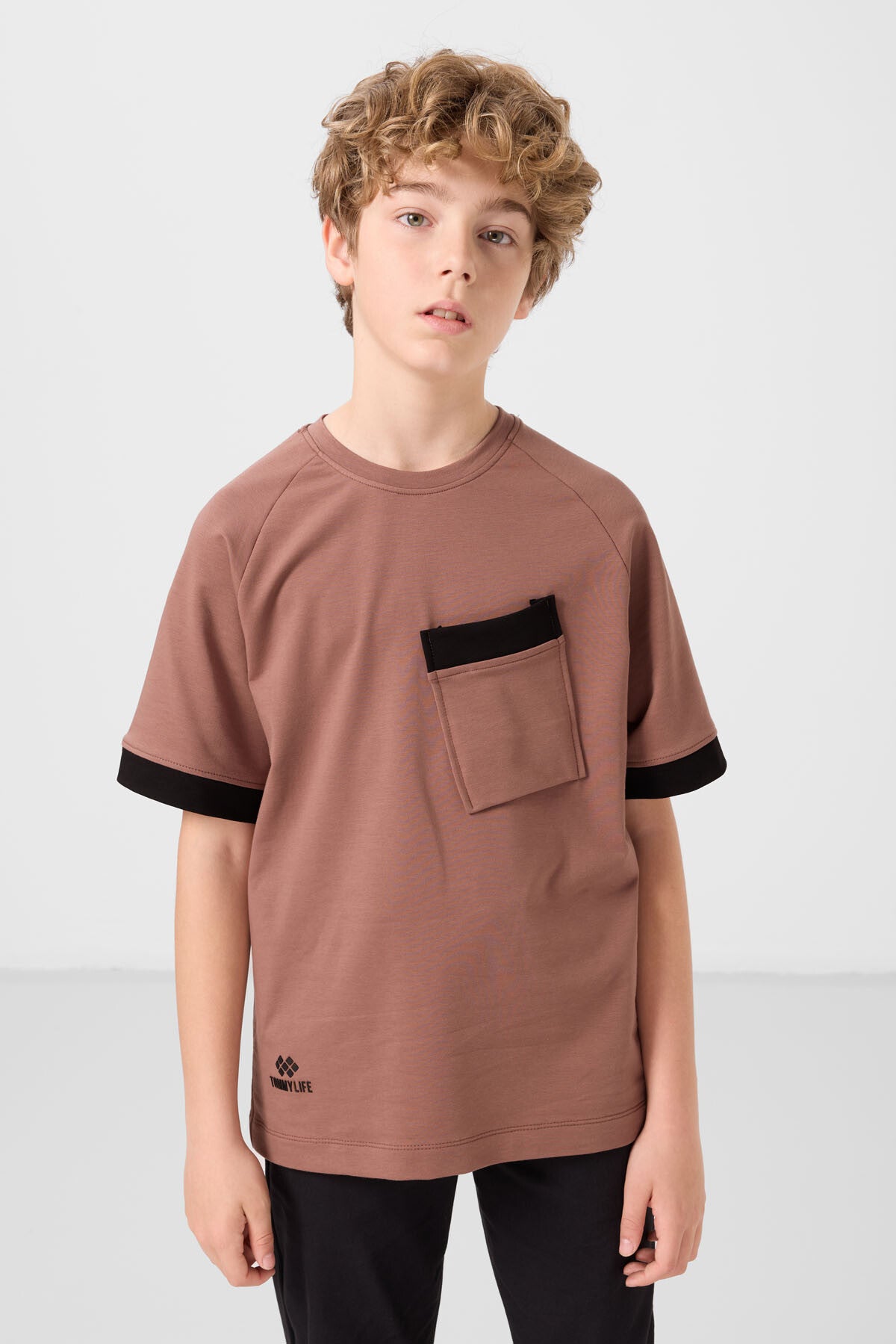 Image of Tricou băieți cu imprimeu texturat moale din bumbac, culoarea scorțișoară, supradimensionat, cu detalii de buzunare - 11295