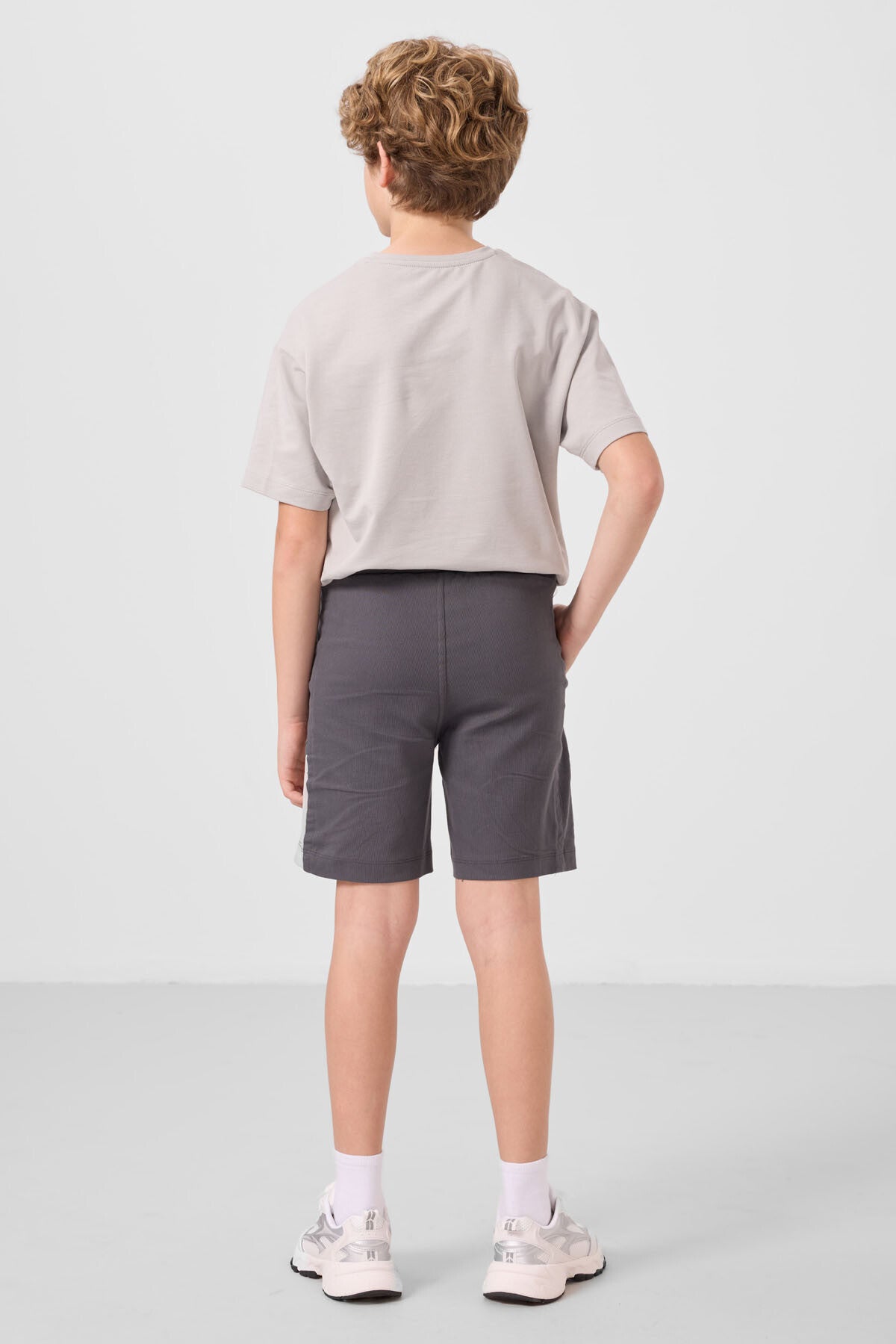 Image of Taş-Antrasit Pamuklu Oversize Fit Dokuma Hafif Esnek Chino Erkek Çocuk Şort Takım - 11275