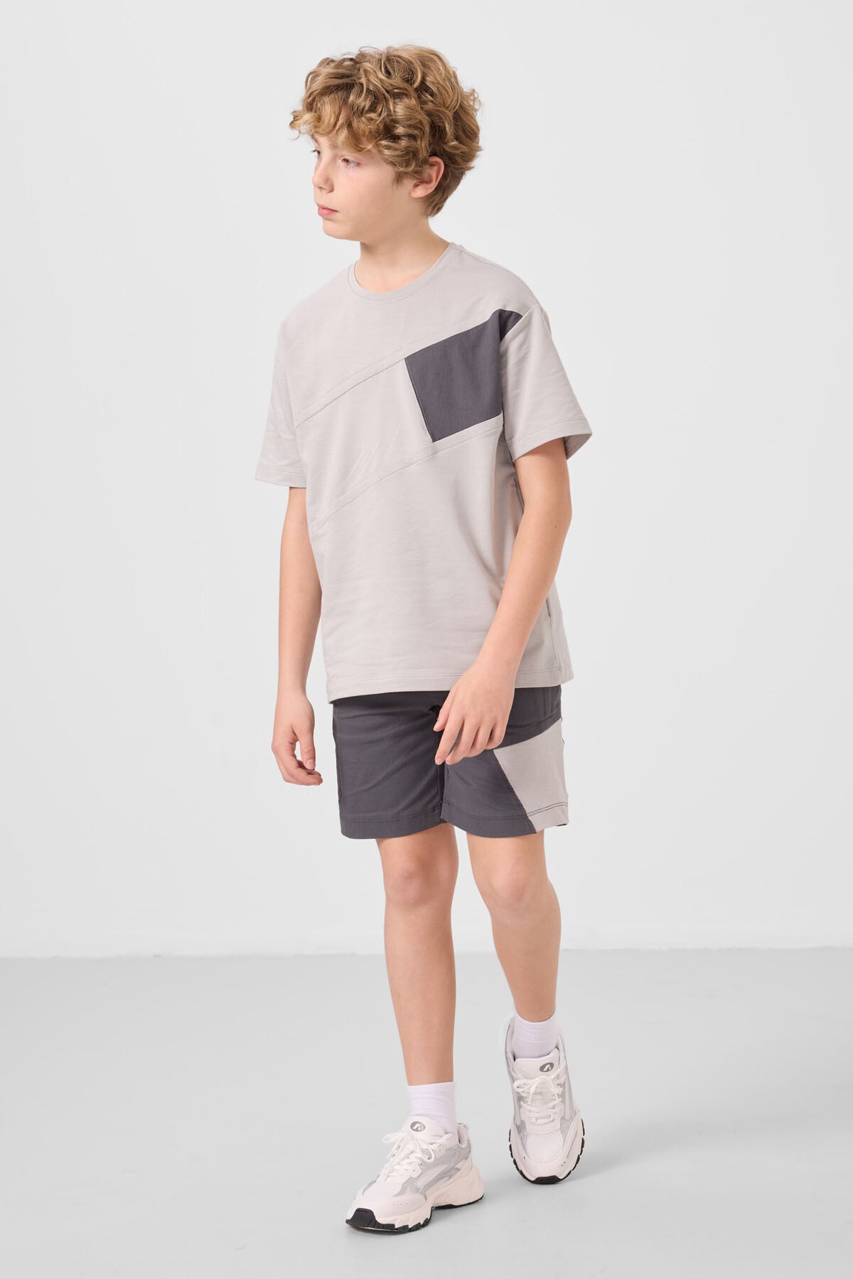 Image of Taş-Antrasit Pamuklu Oversize Fit Dokuma Hafif Esnek Chino Erkek Çocuk Şort Takım - 11275