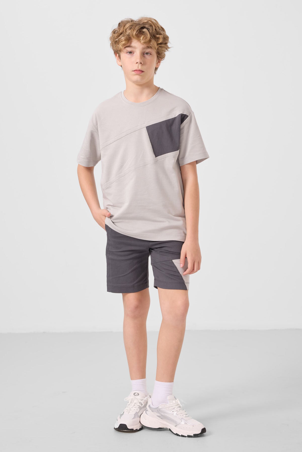 Image of Taş-Antrasit Pamuklu Oversize Fit Dokuma Hafif Esnek Chino Erkek Çocuk Şort Takım - 11275