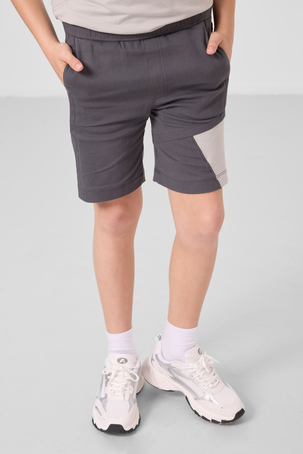 Image of Taş-Antrasit Pamuklu Oversize Fit Dokuma Hafif Esnek Chino Erkek Çocuk Şort Takım - 11275