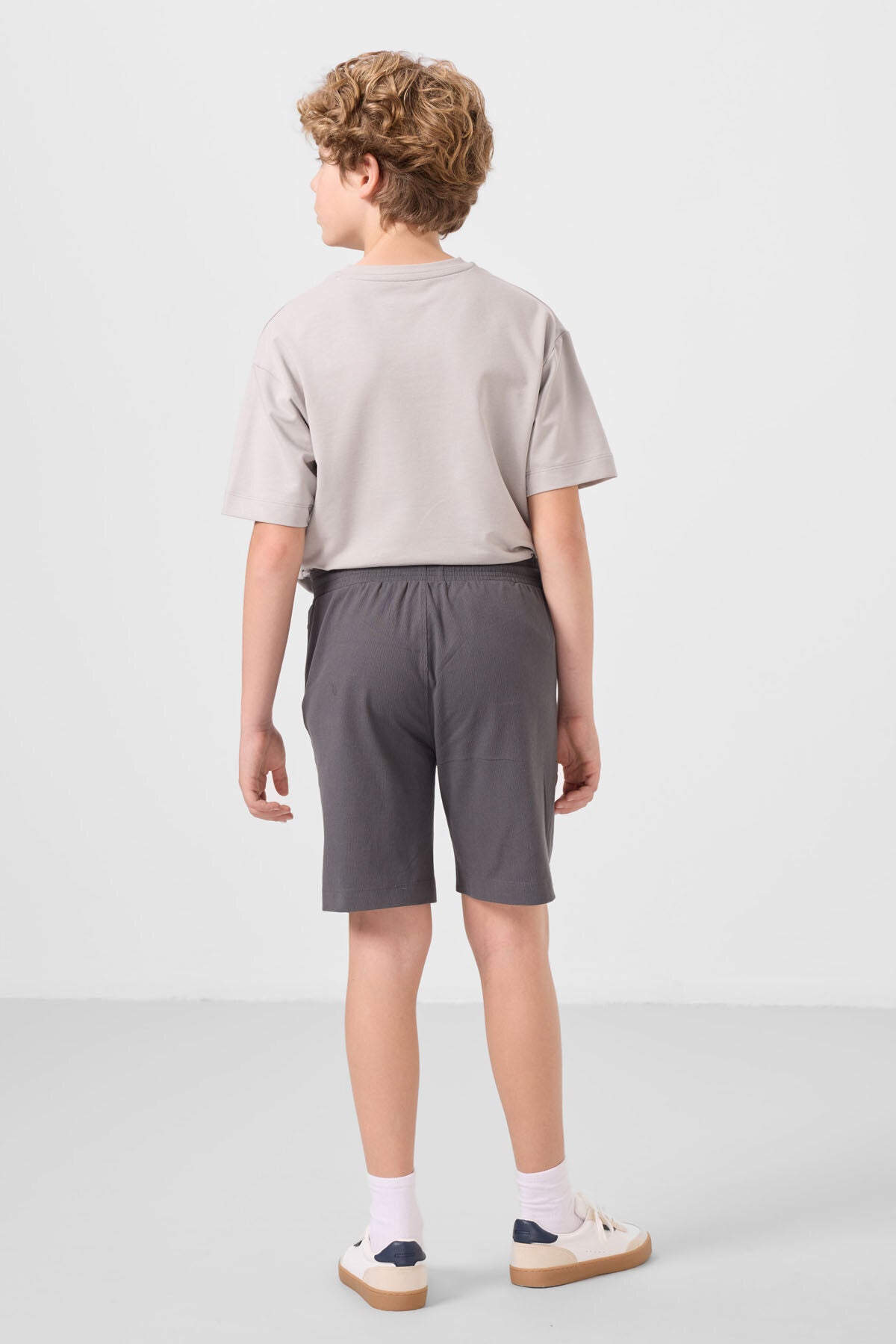 Image of Taş-Antrasit Pamuklu Oversize Fit Dokuma Hafif Esnek Chino Erkek Çocuk Şort Takım - 11276
