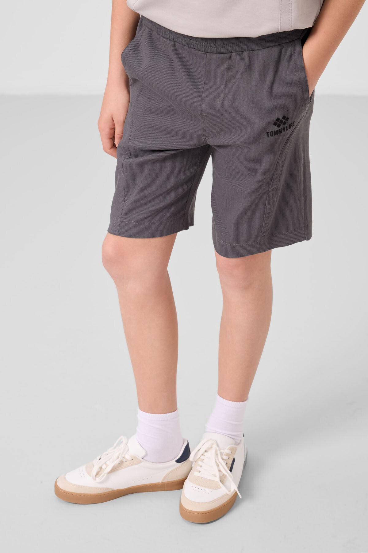 Image of Taş-Antrasit Pamuklu Oversize Fit Dokuma Hafif Esnek Chino Erkek Çocuk Şort Takım - 11276