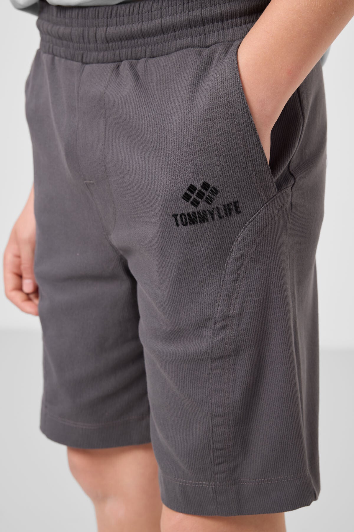 Image of Taş-Antrasit Pamuklu Oversize Fit Dokuma Hafif Esnek Chino Erkek Çocuk Şort Takım - 11276