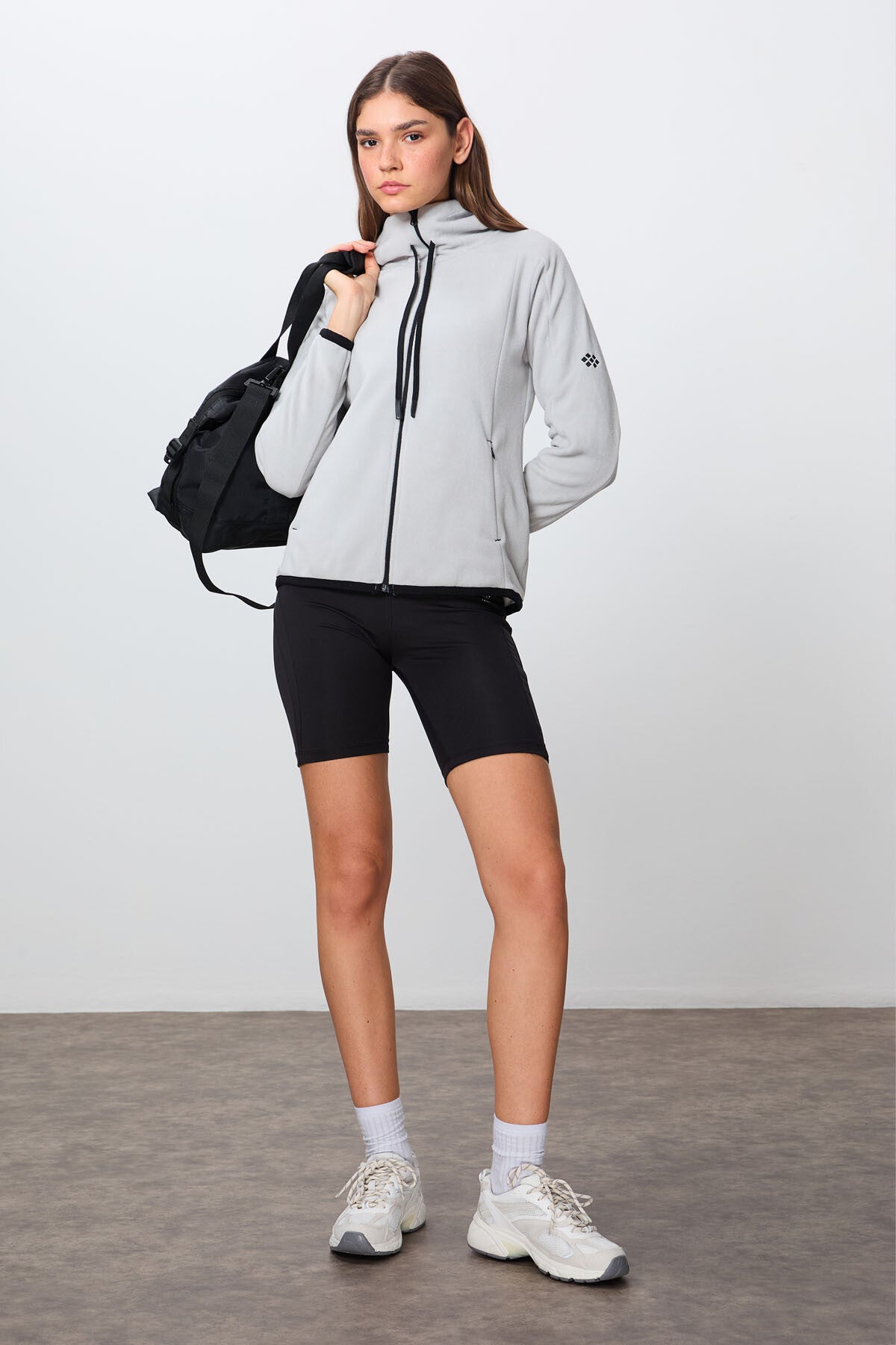 Image of Taş Kalın Yumuşak Dokulu Kapüşonlu Standart Fit Nakışlı Polar Kadın Sweatshirt -97287