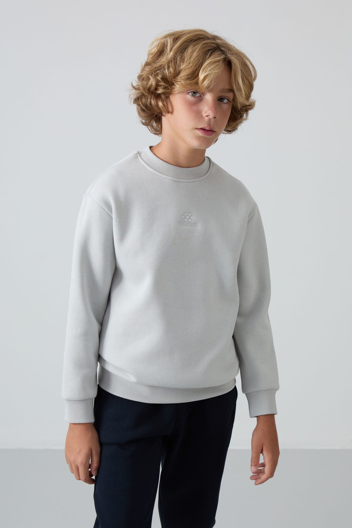 Image of Taş Pamuklu Kalın İçi Tüylü Yumuşak Dokulu Standart Fit Nakışlı Erkek Çocuk Sweatshirt - 11232